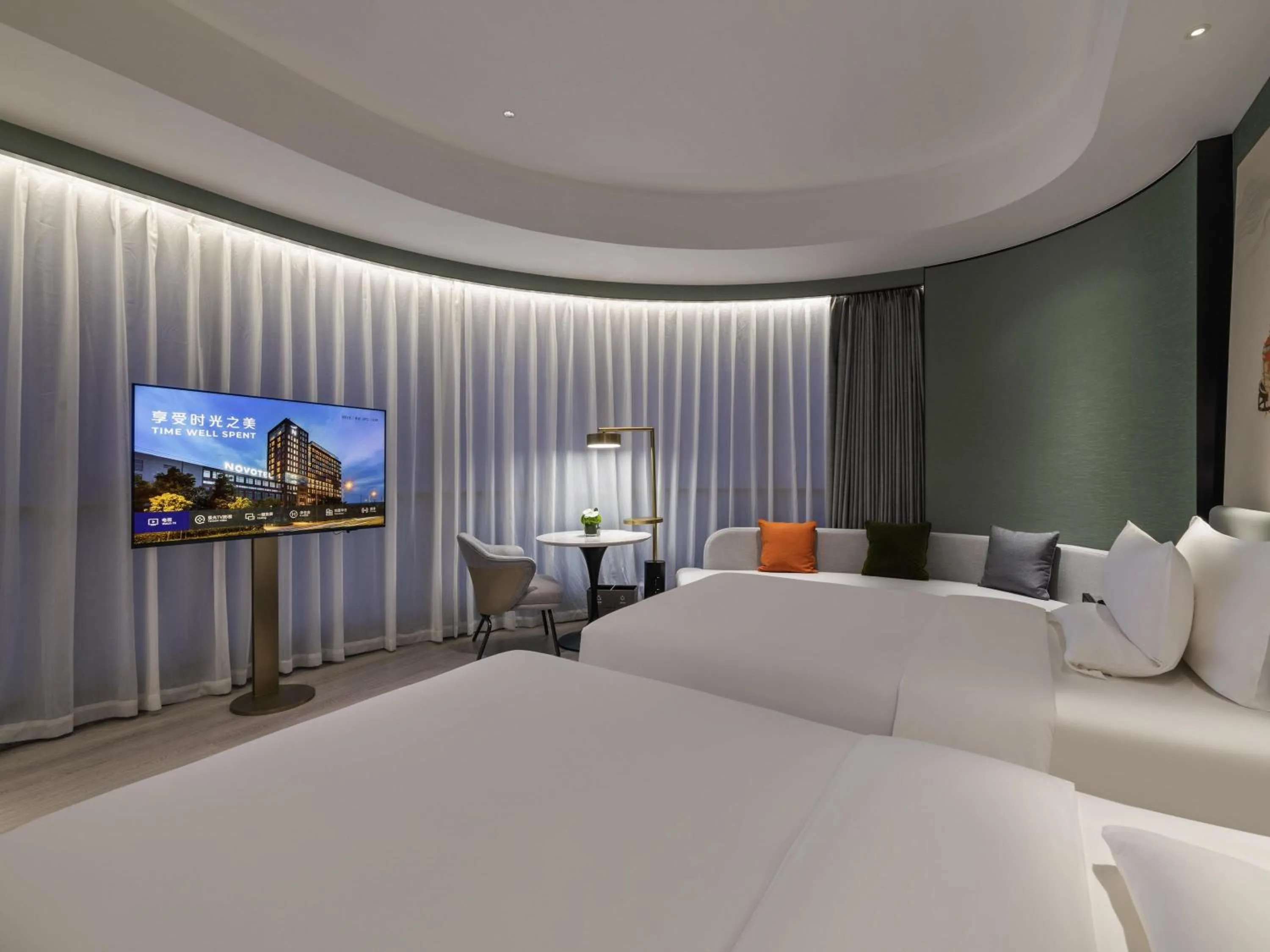 Bedroom, Bed in Novotel Shanghai Caohejing