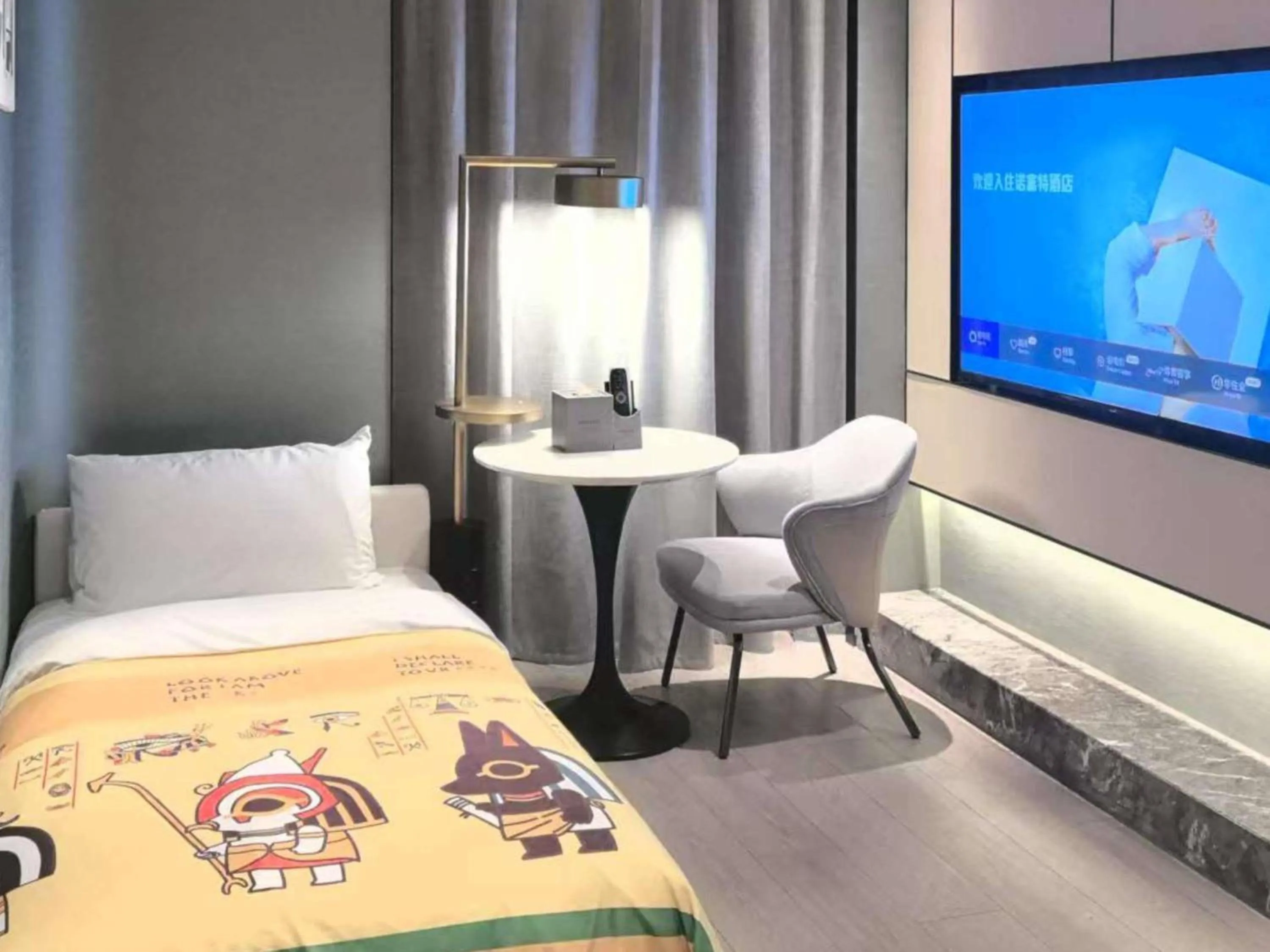 Bedroom, Bed in Novotel Shanghai Caohejing