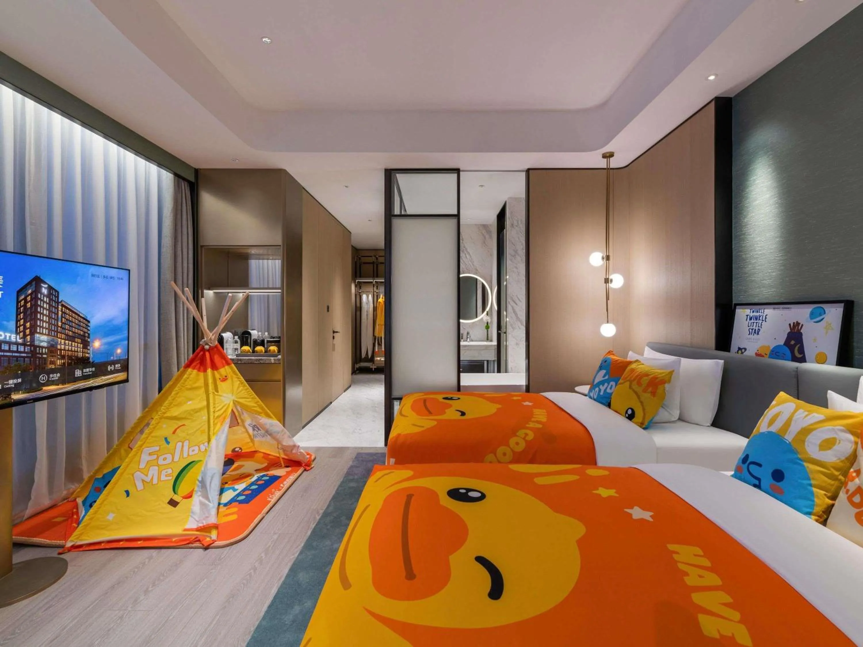 Bedroom, Bed in Novotel Shanghai Caohejing