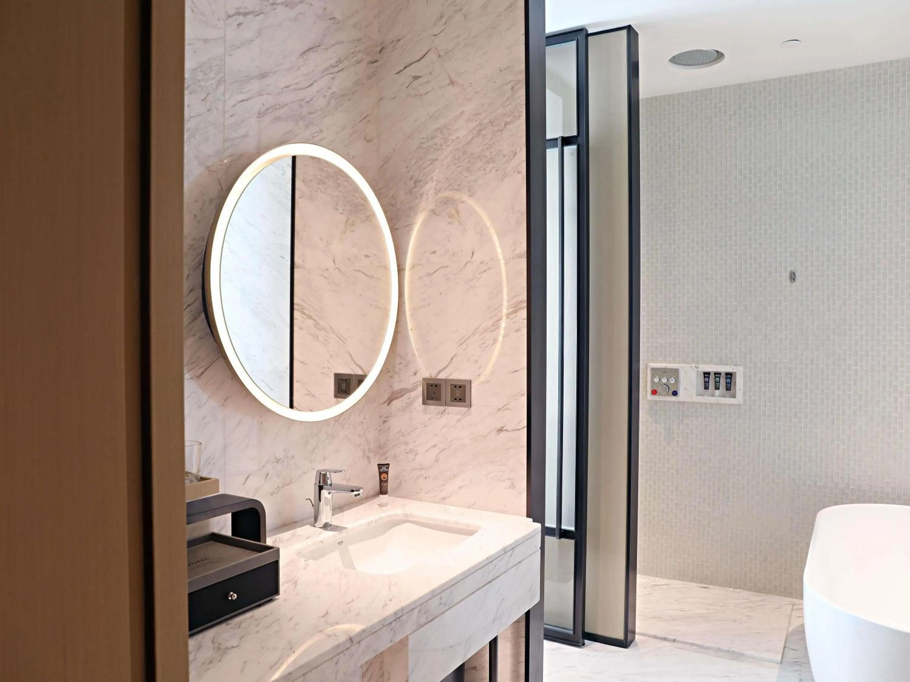 Bedroom in Novotel Shanghai Caohejing