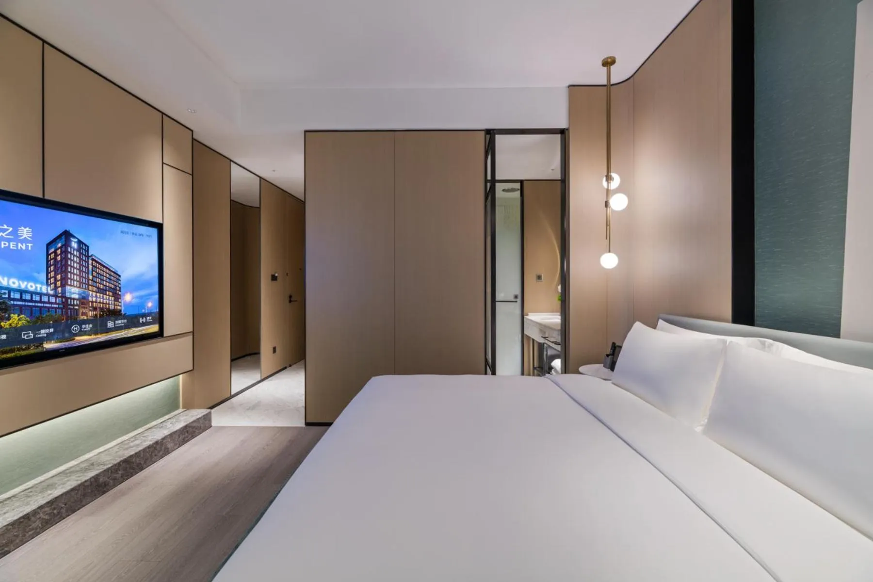 Photo of the whole room, Bed in Novotel Shanghai Caohejing