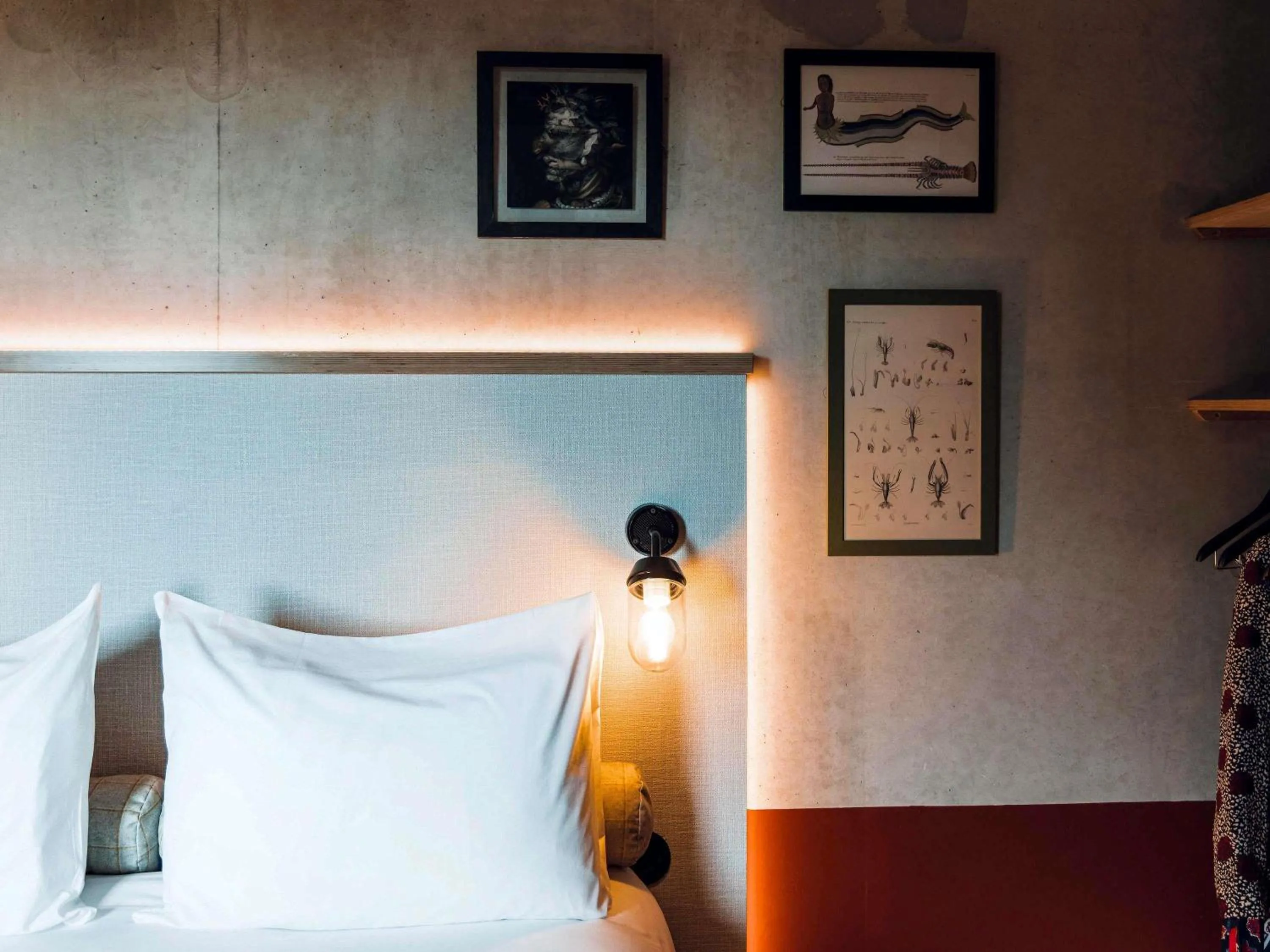 Bedroom, Bed in ibis Styles La Rochelle Centre Gare