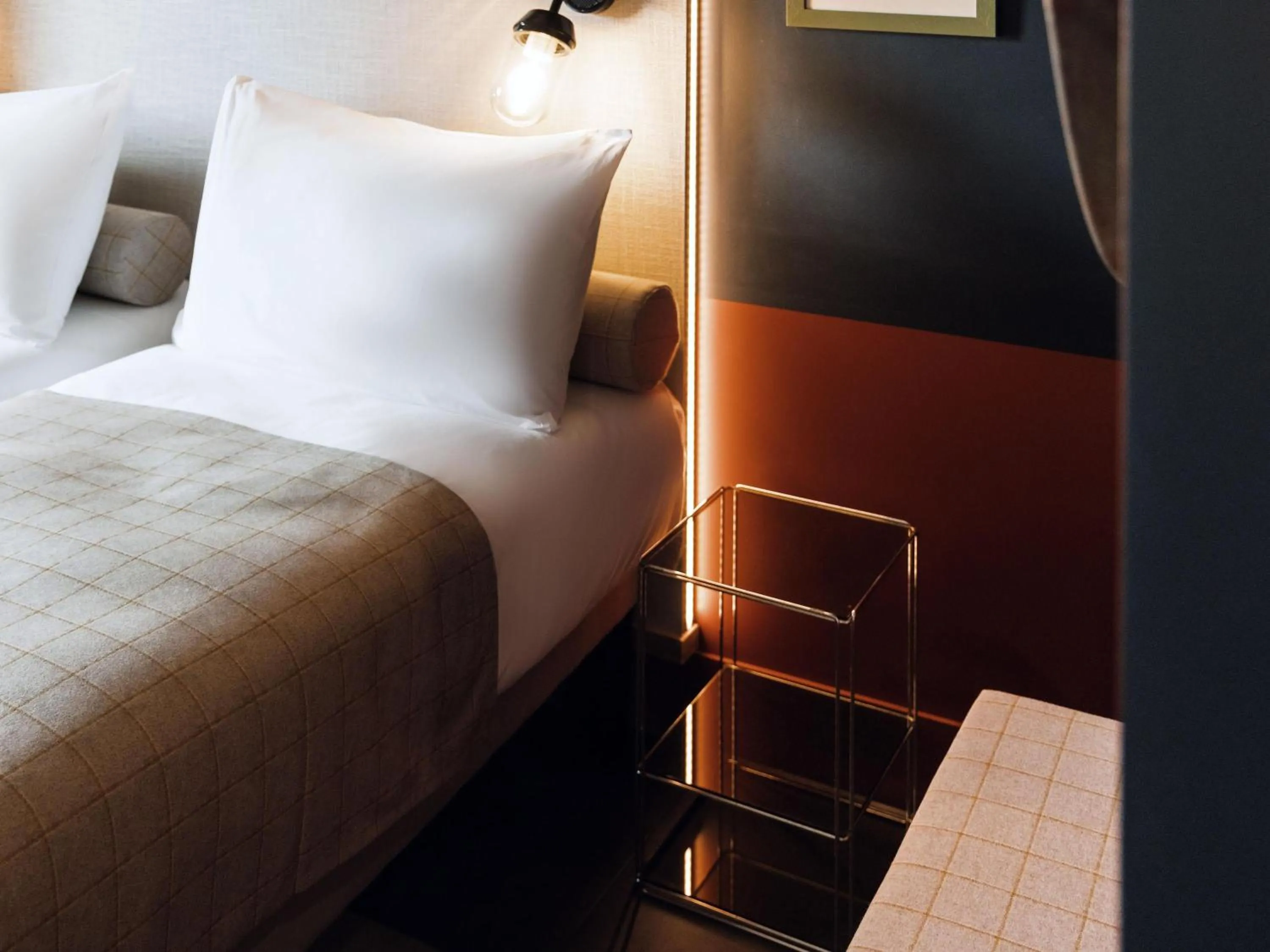 Bedroom, Bed in ibis Styles La Rochelle Centre Gare