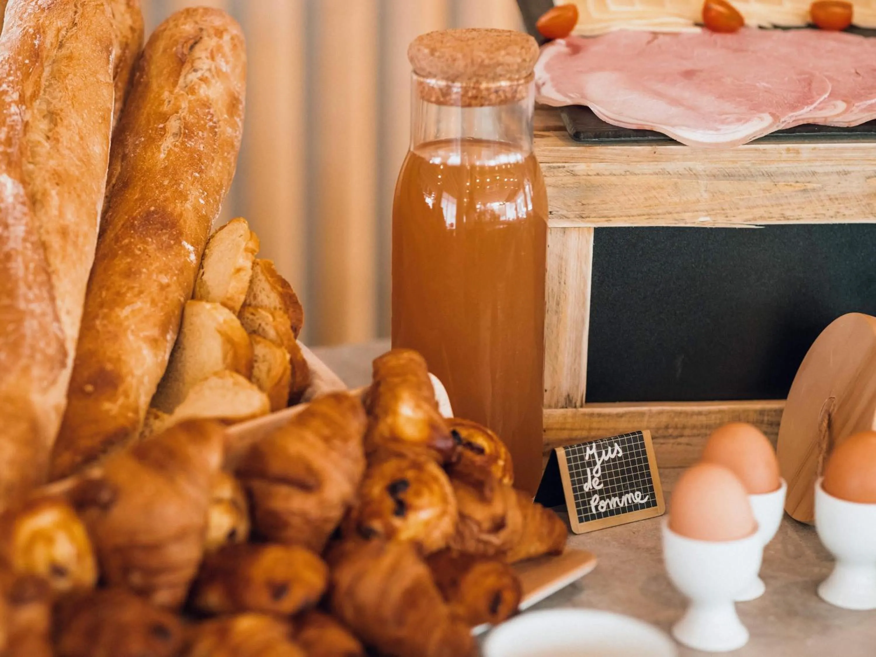 Breakfast in ibis Styles La Rochelle Centre Gare