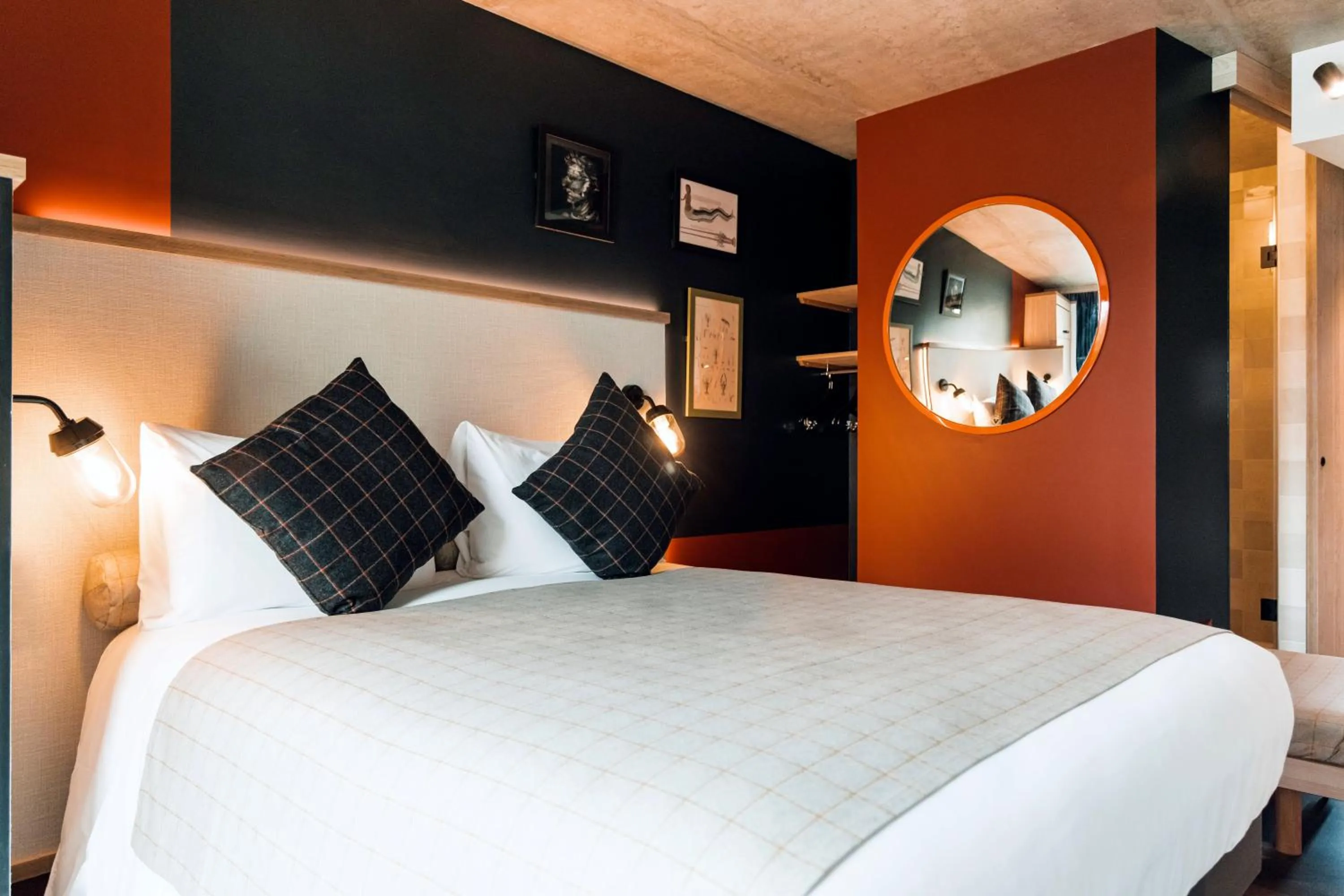 Photo of the whole room, Bed in ibis Styles La Rochelle Centre Gare