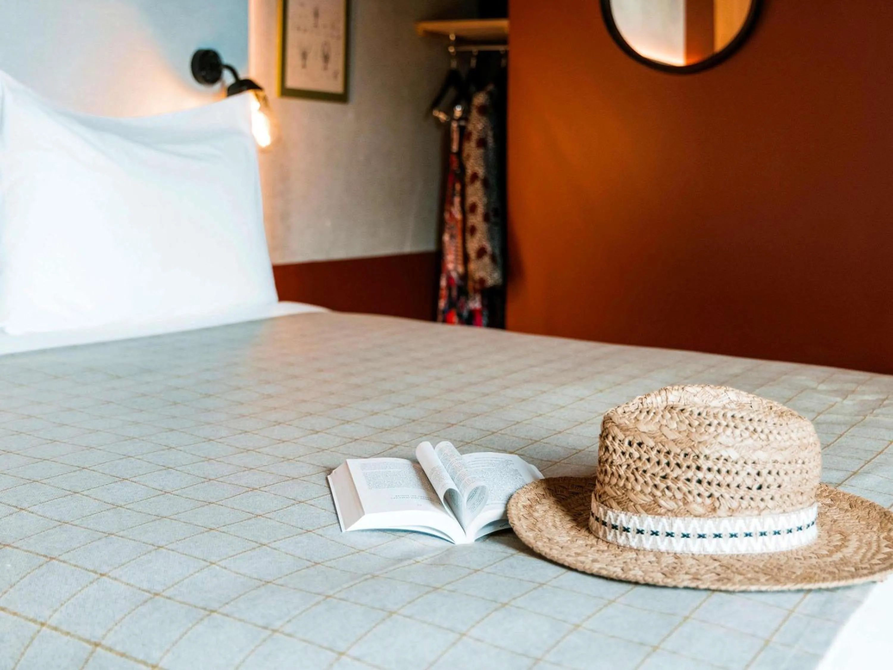 Bedroom, Bed in ibis Styles La Rochelle Centre Gare