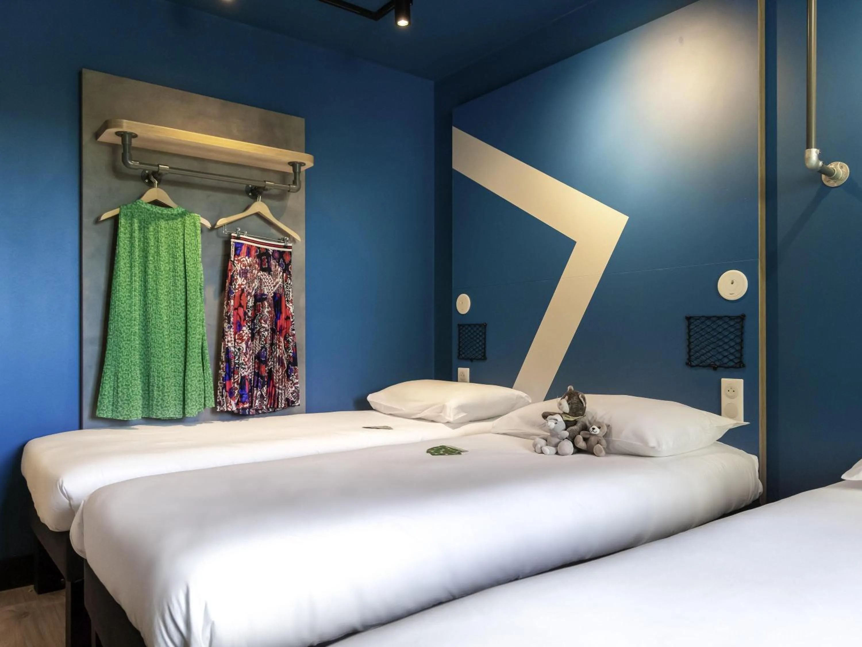 Bedroom, Bed in ibis Budget La Rochelle Centre gare