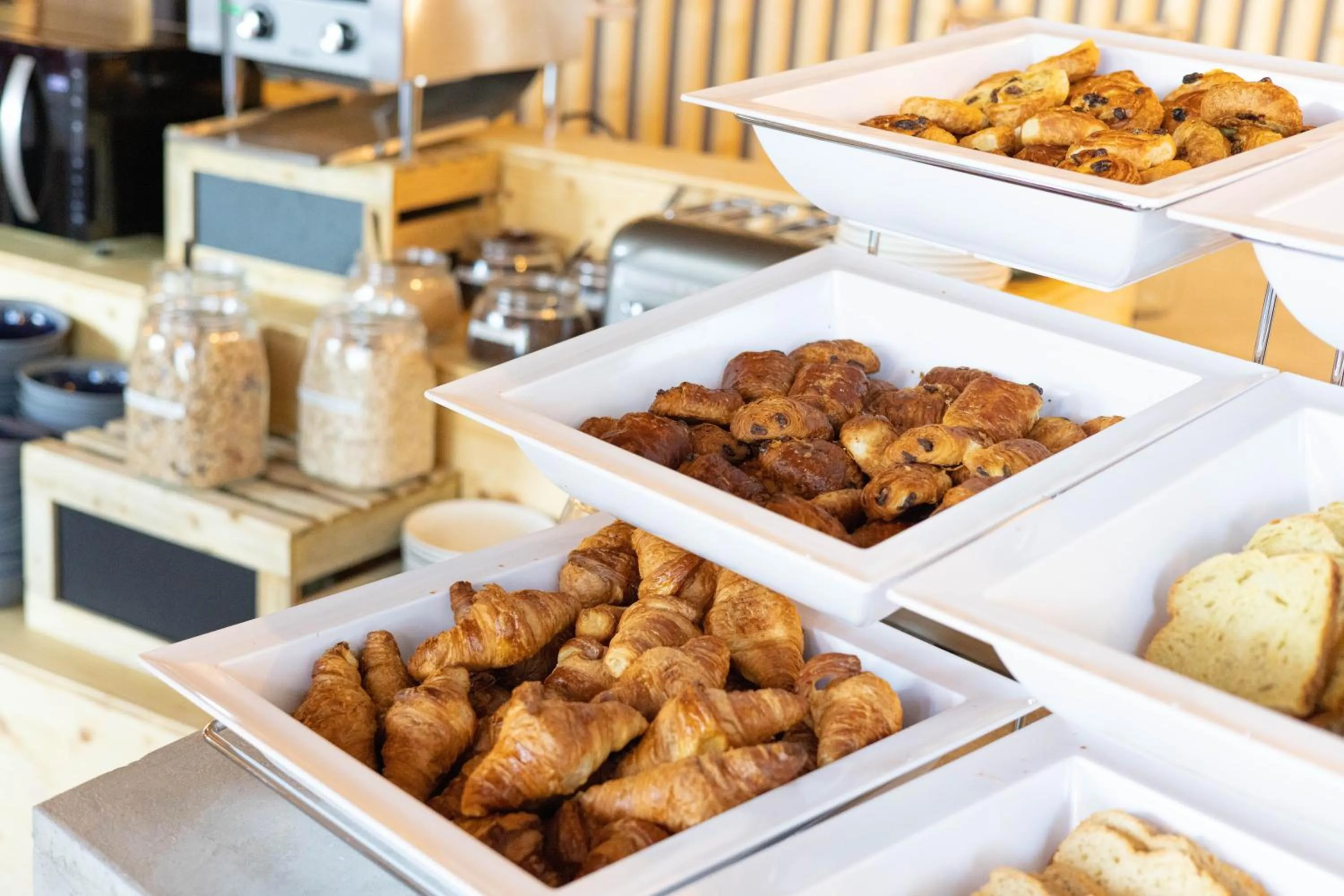 Food and drinks in ibis Budget La Rochelle Centre gare