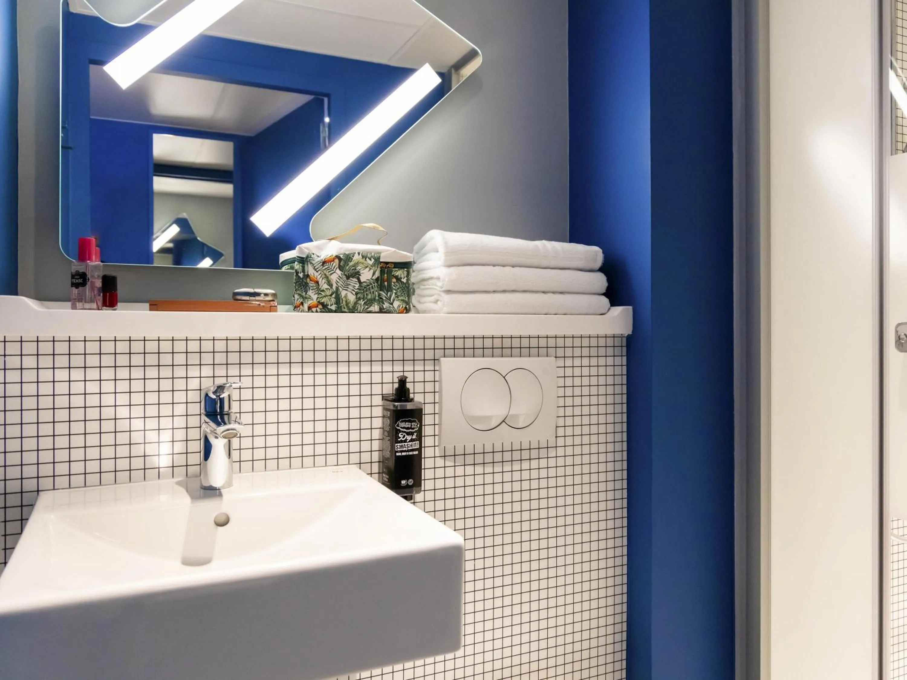 Bedroom in ibis Budget La Rochelle Centre gare