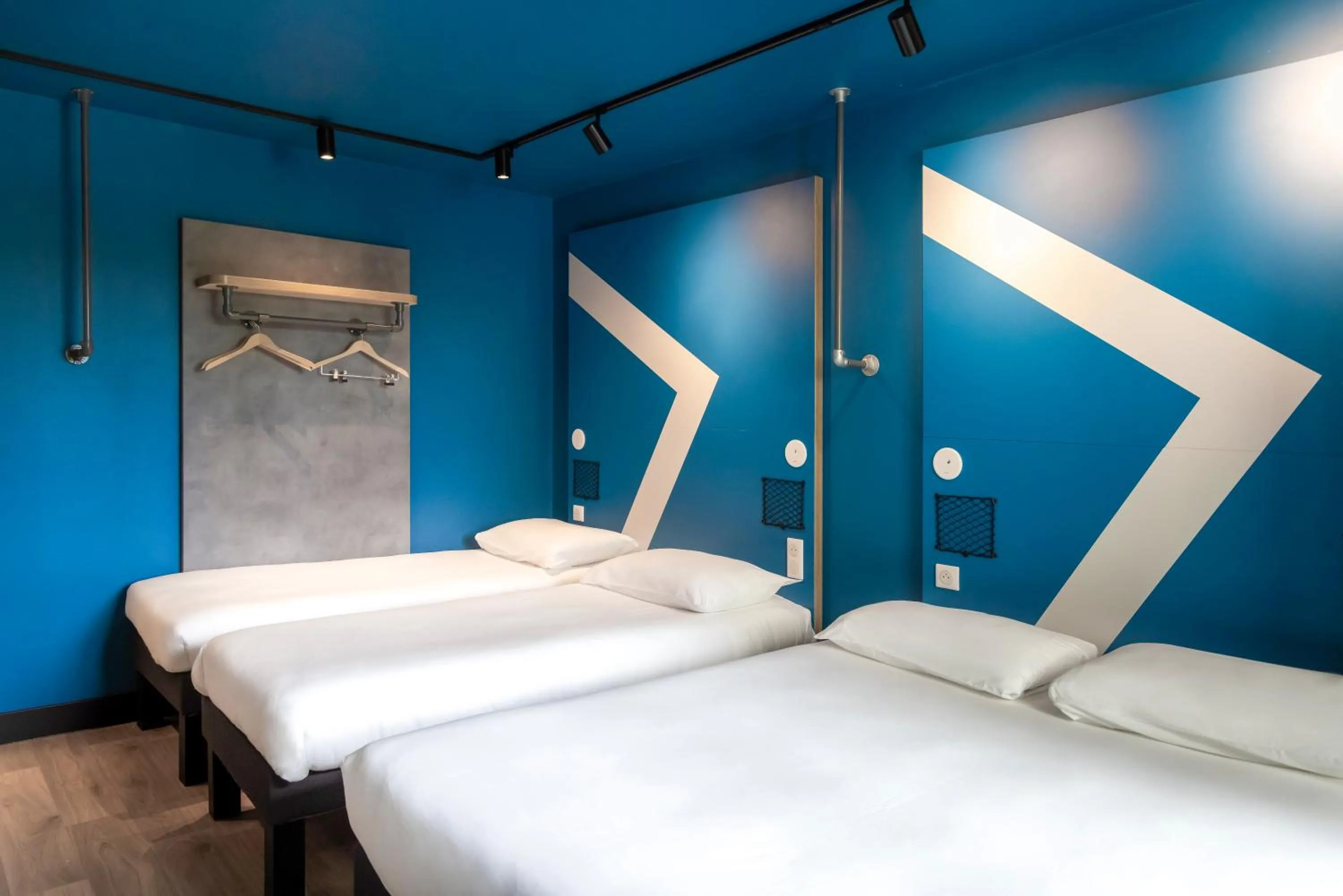 Photo of the whole room, Bed in ibis Budget La Rochelle Centre gare