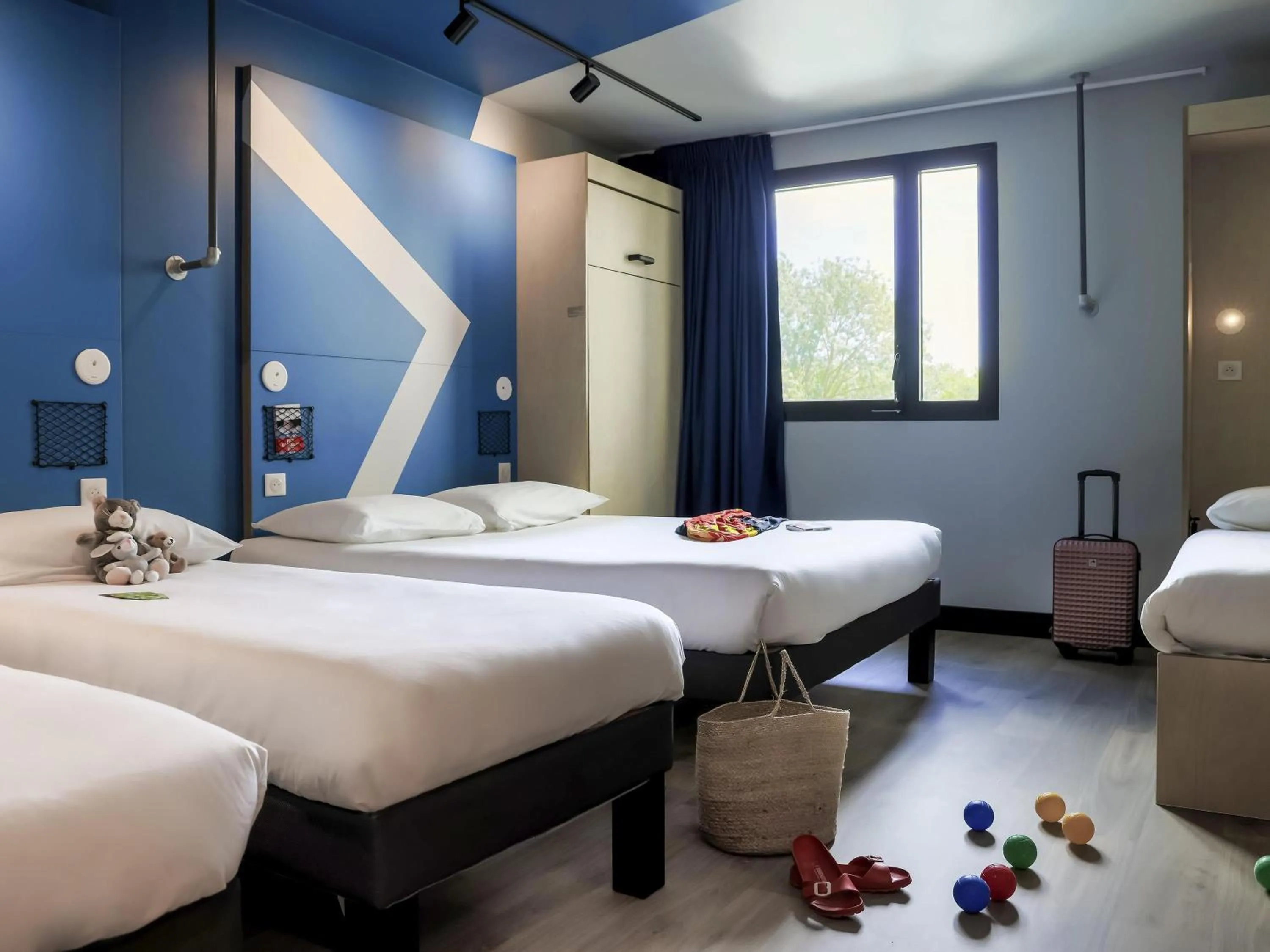 Bedroom, Bed in ibis Budget La Rochelle Centre gare