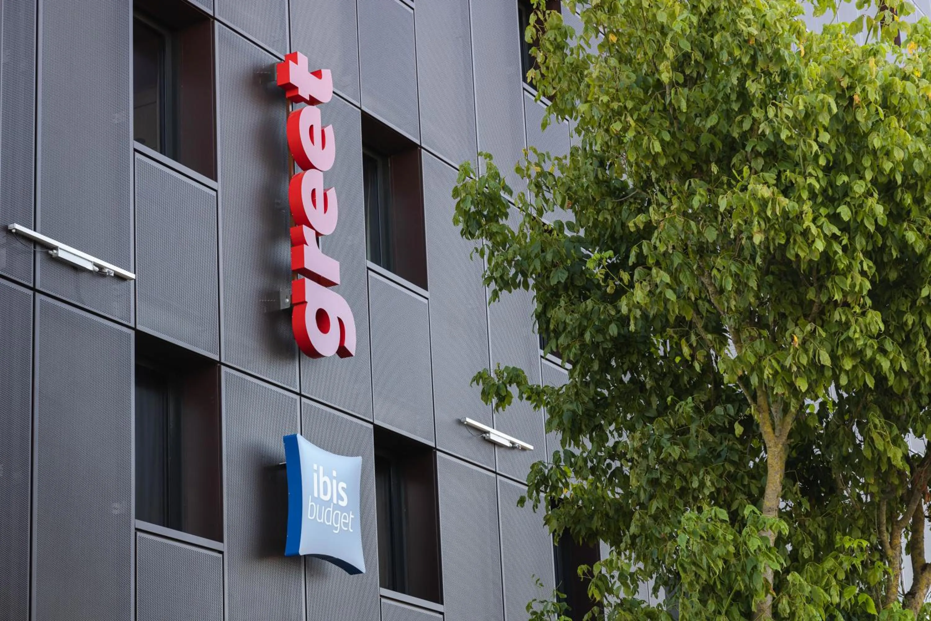 Property building in ibis Budget La Rochelle Centre gare