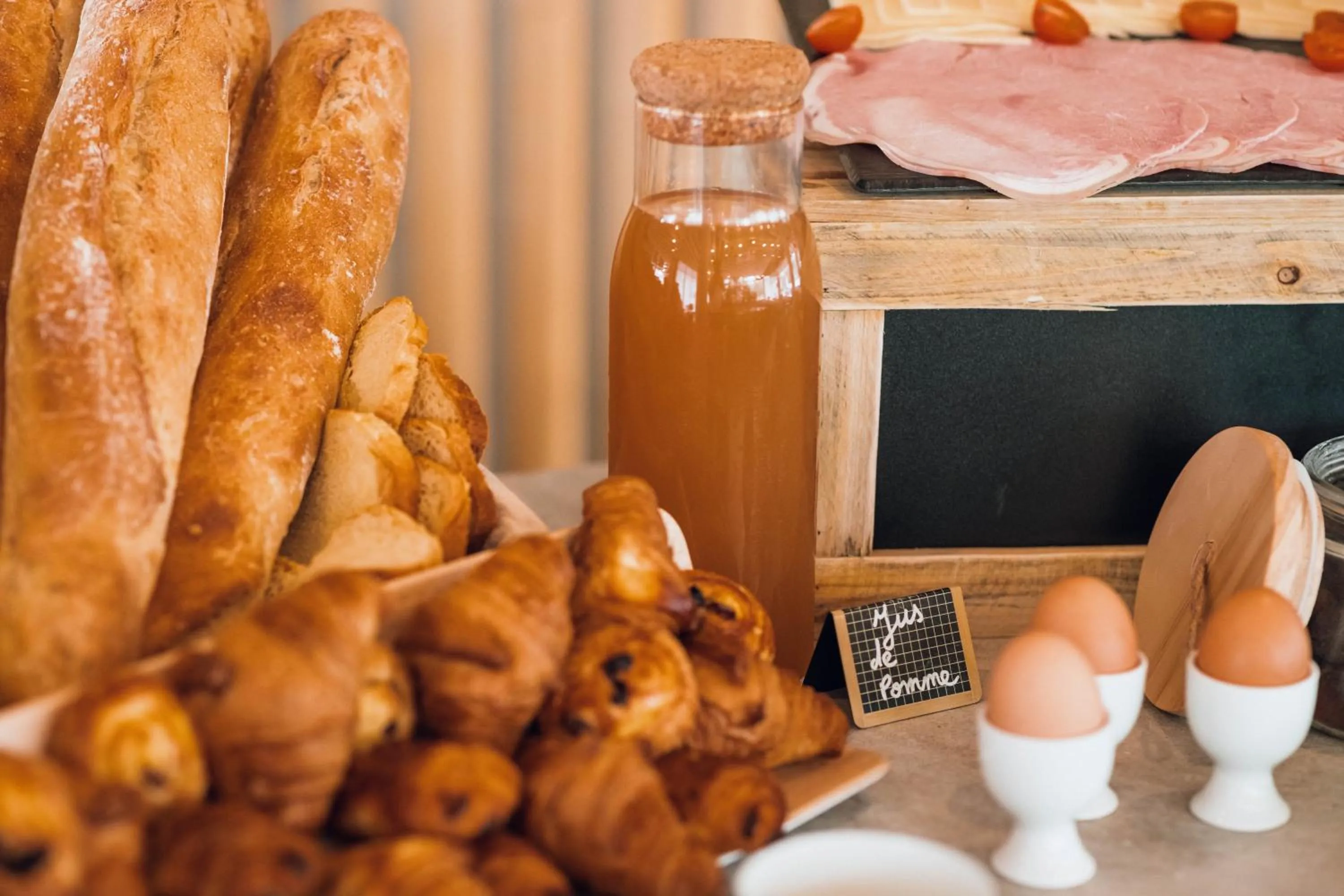 Food and drinks in ibis Budget La Rochelle Centre gare