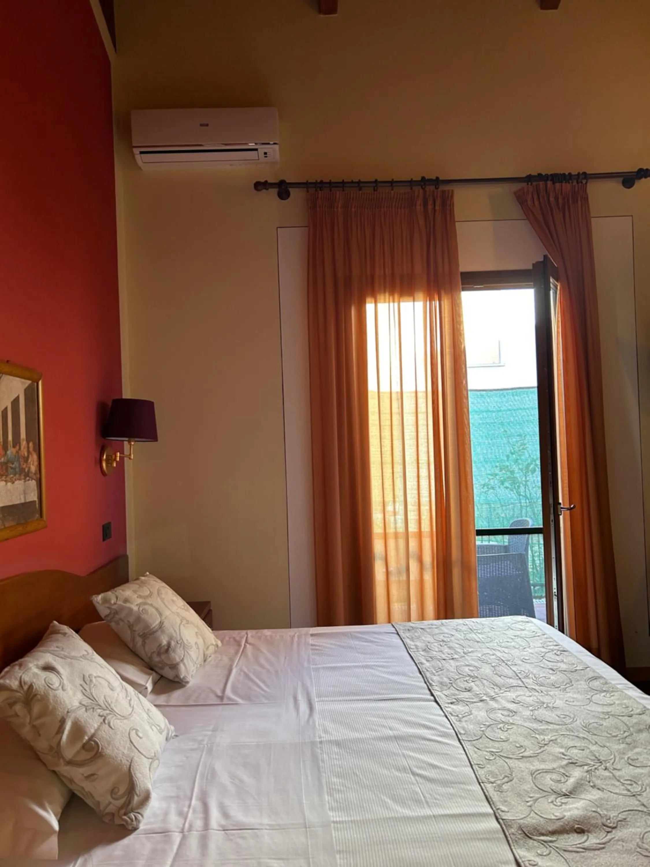 Property building, Bed in Hotel Duca Della Corgna