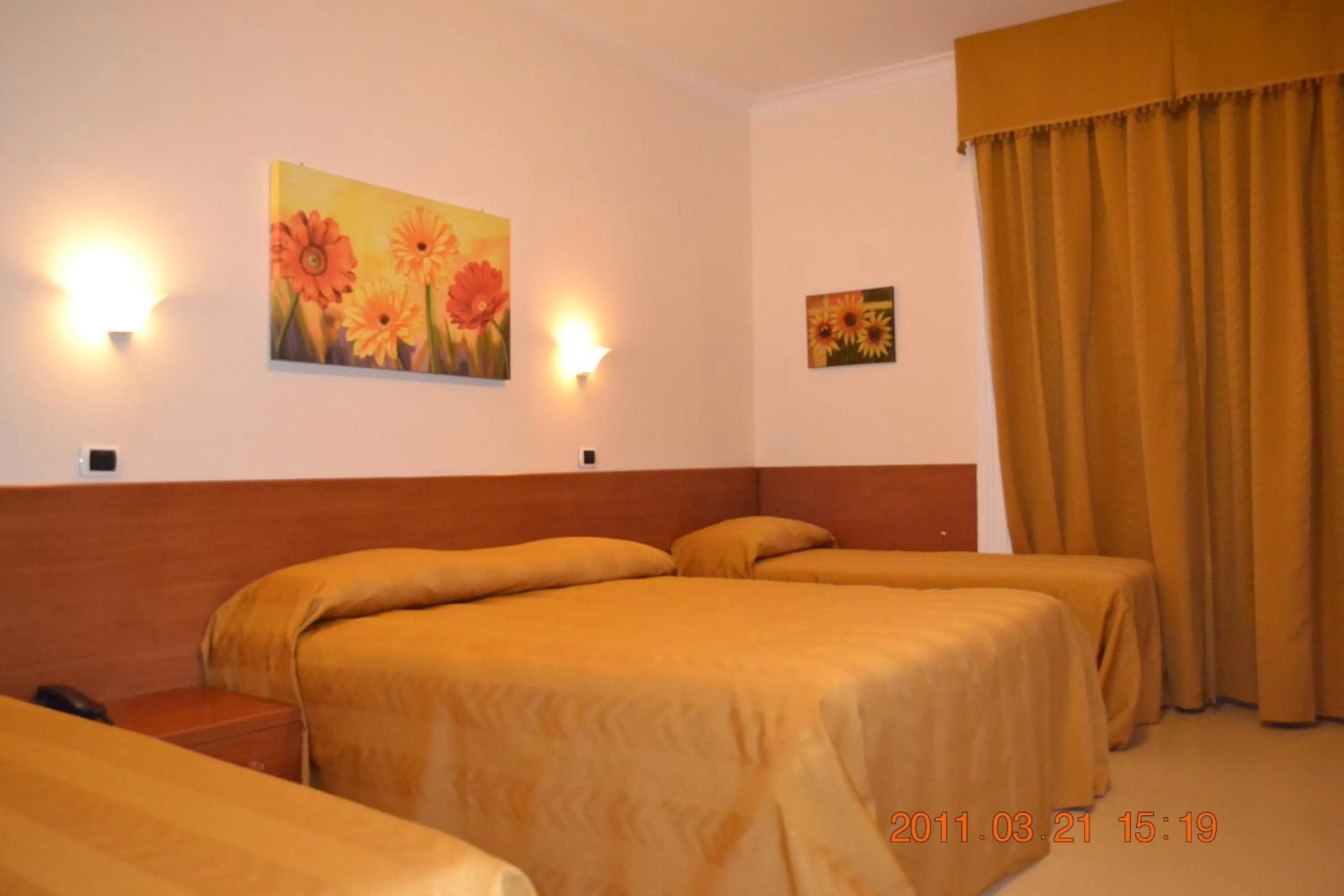 Photo of the whole room, Bed in Hotel Everest