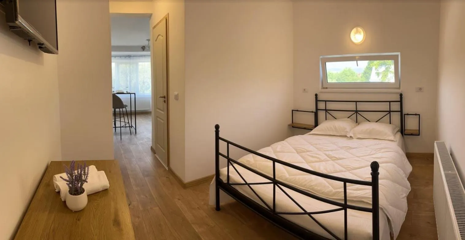 Bed in Premont Studios Ghimbav