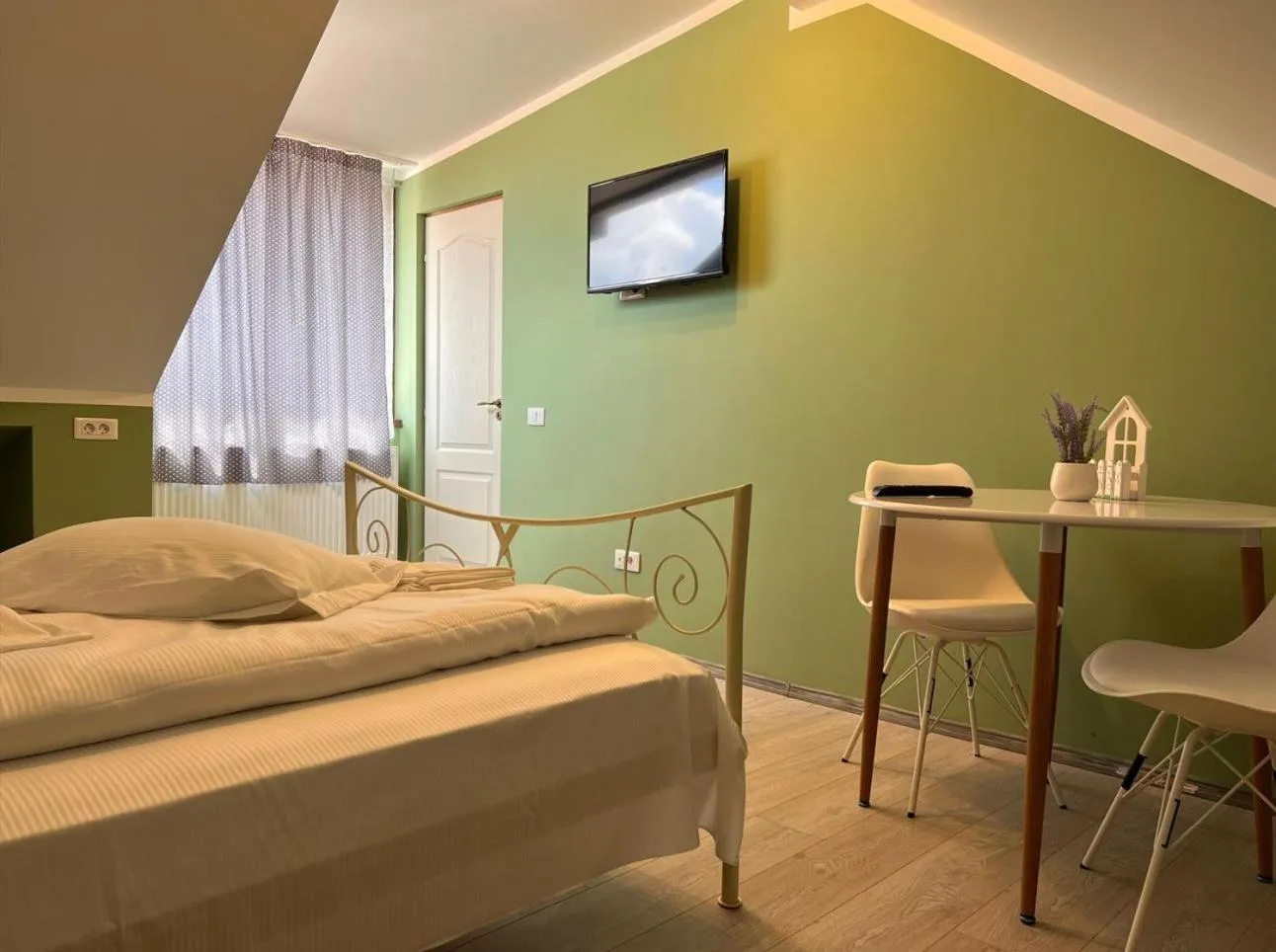 Bed in Premont Studios Ghimbav