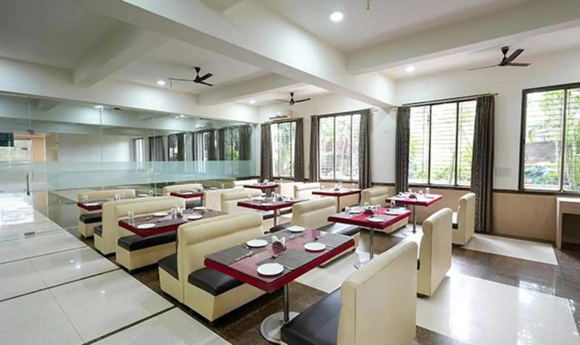 Restaurant/places to eat in FabHotel Prime Rester Select Chakan