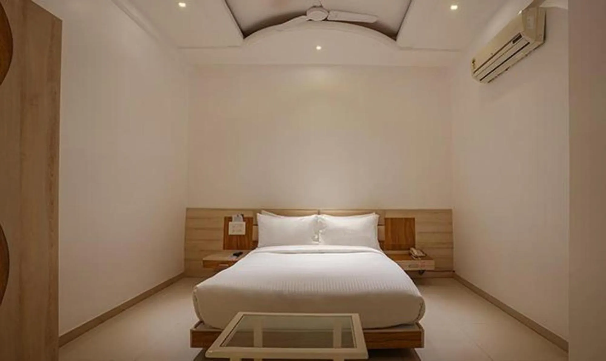 Bed in FabHotel Prime Rester Select Chakan