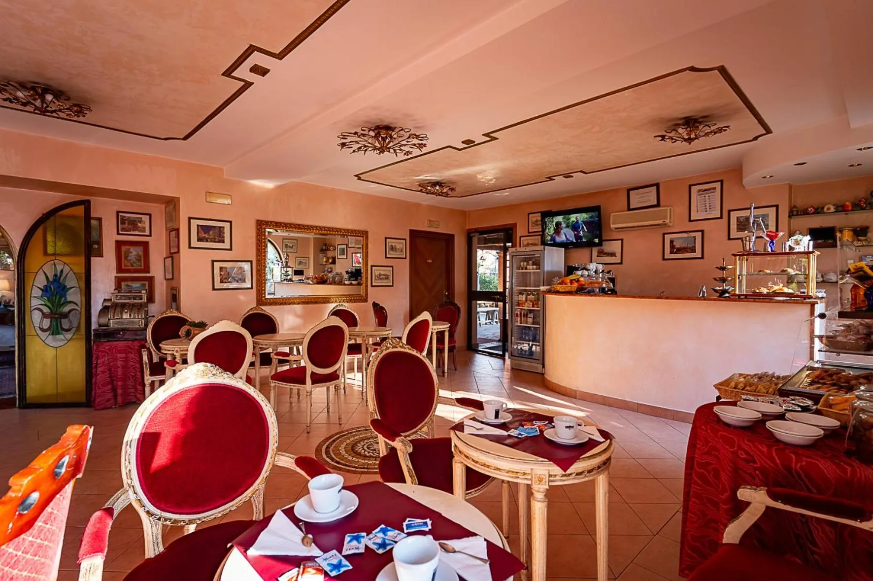 Lounge or bar in Hotel Louis II