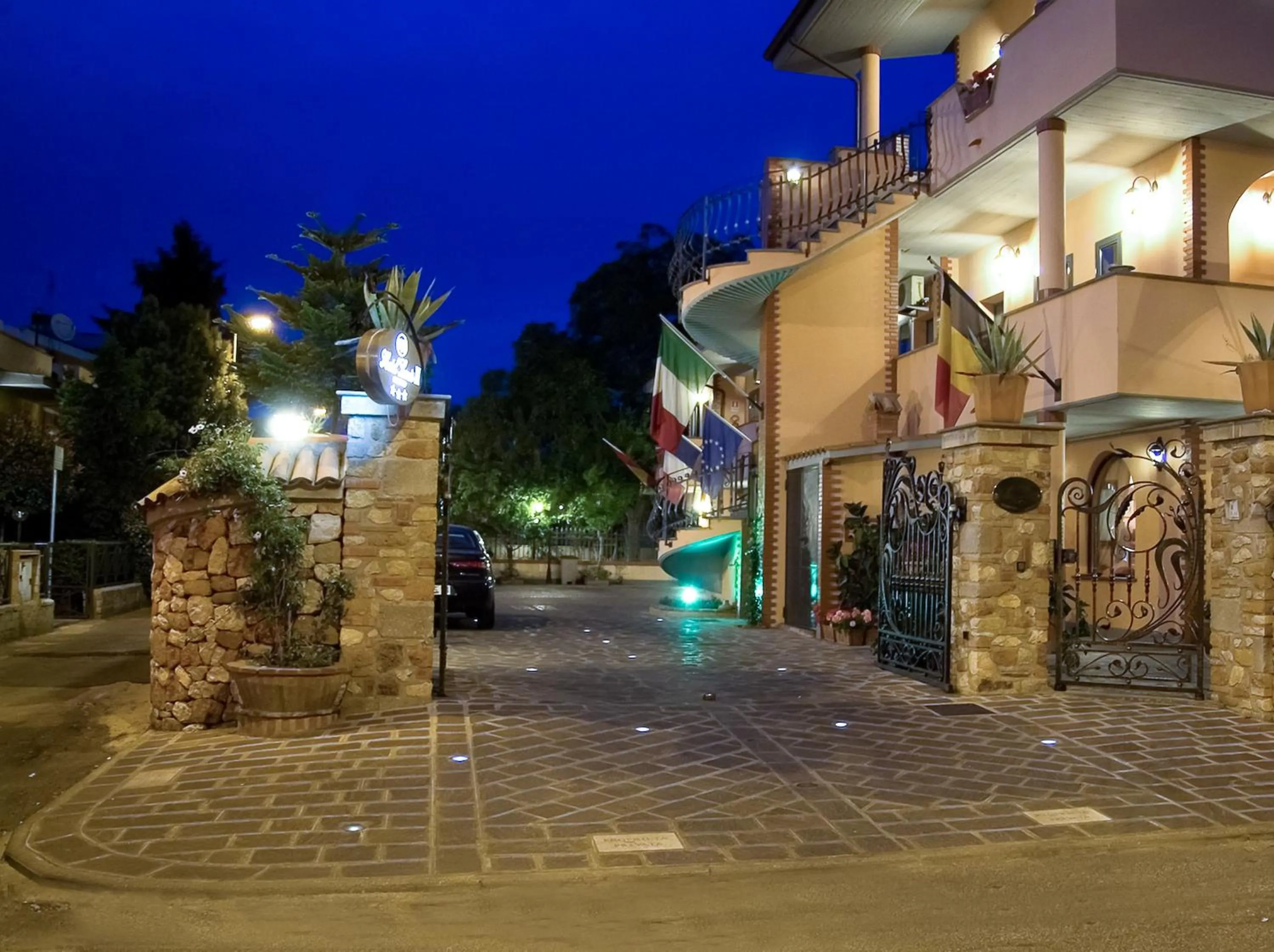 Facade/entrance in Hotel Louis II