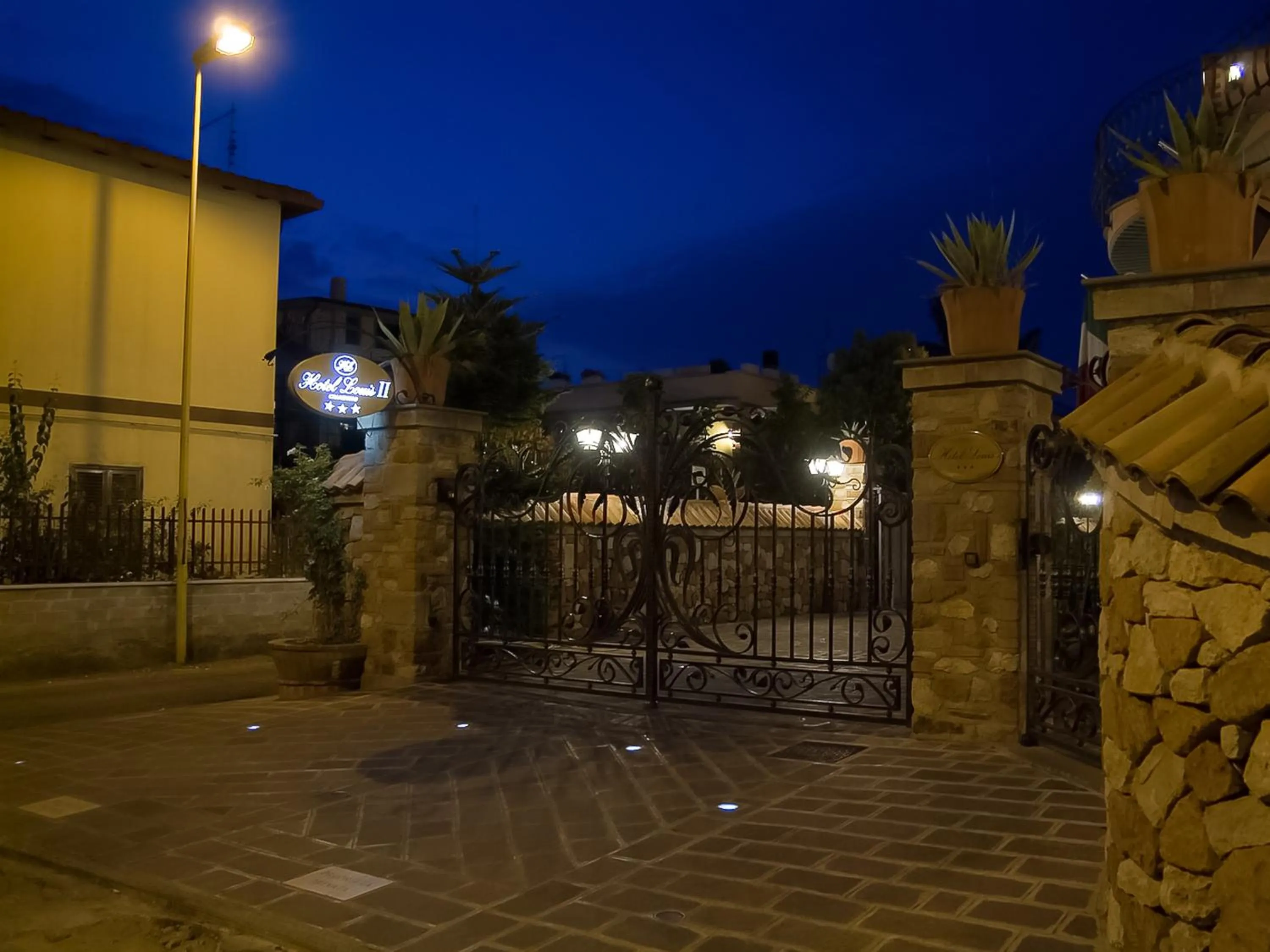 Facade/entrance in Hotel Louis II