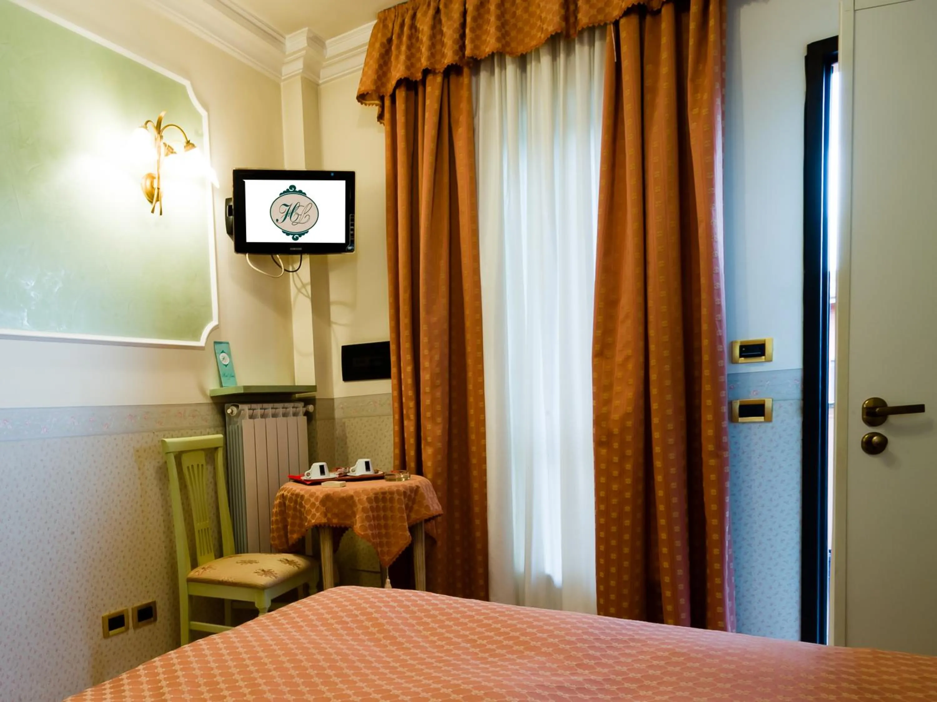 Photo of the whole room, Bed in Hotel Louis II