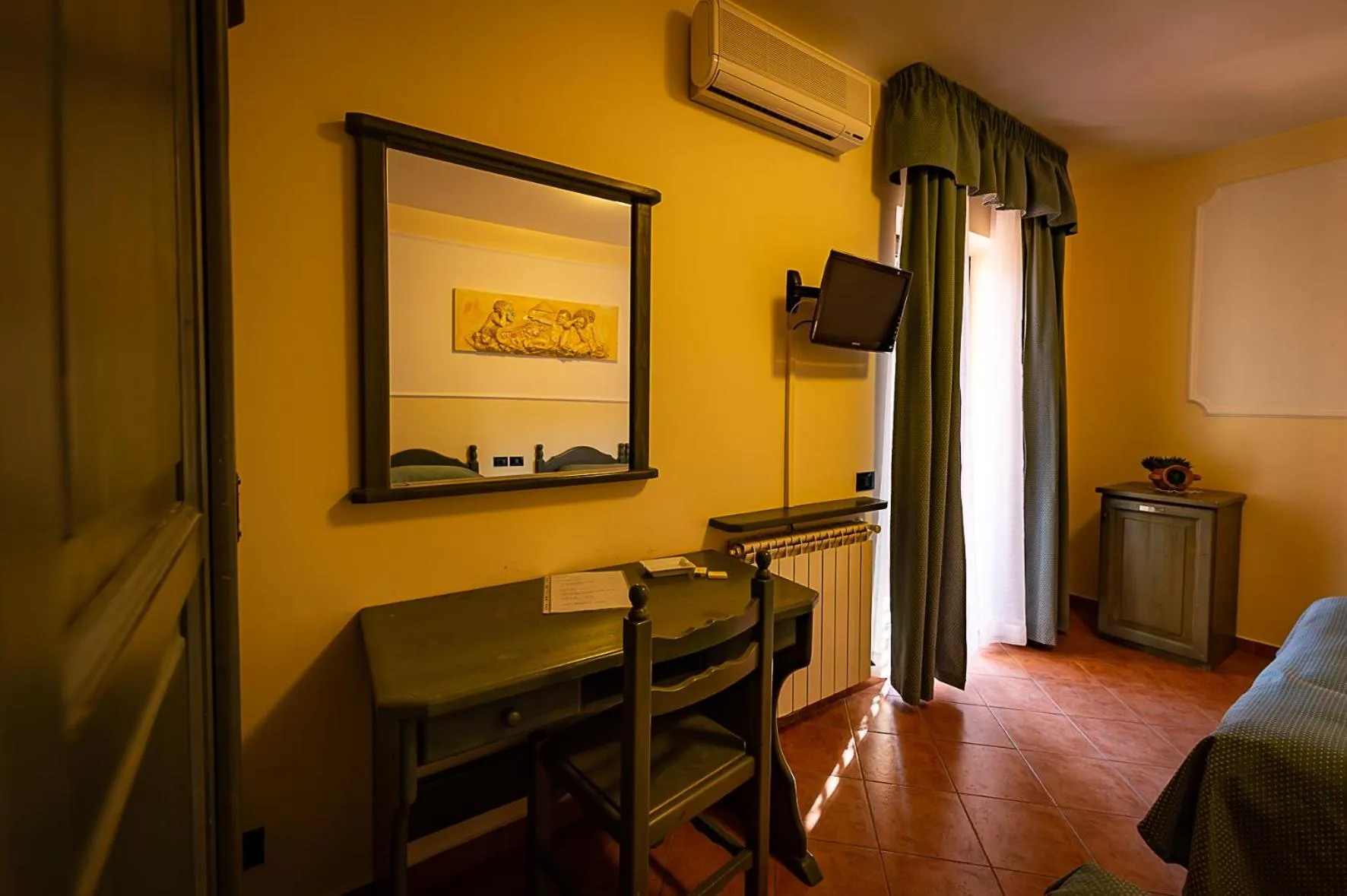 Seating area, Bed in Hotel Louis II