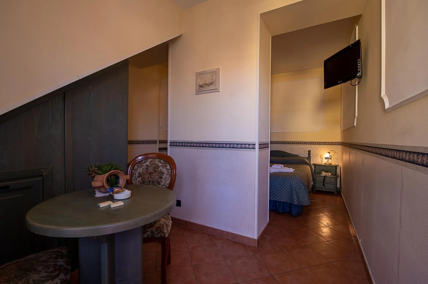 Decorative detail, Bed in Hotel Louis II