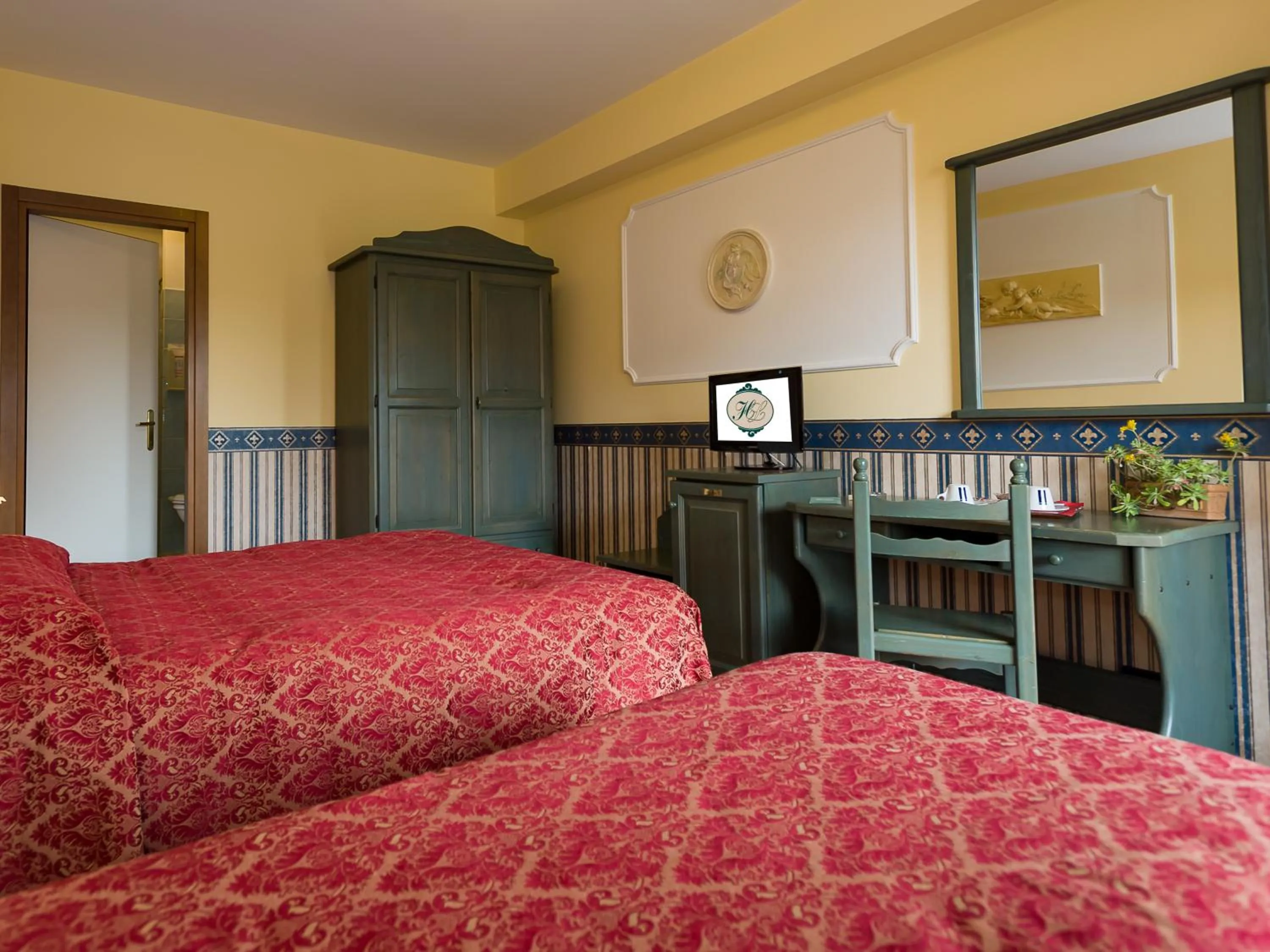 Photo of the whole room, Bed in Hotel Louis II