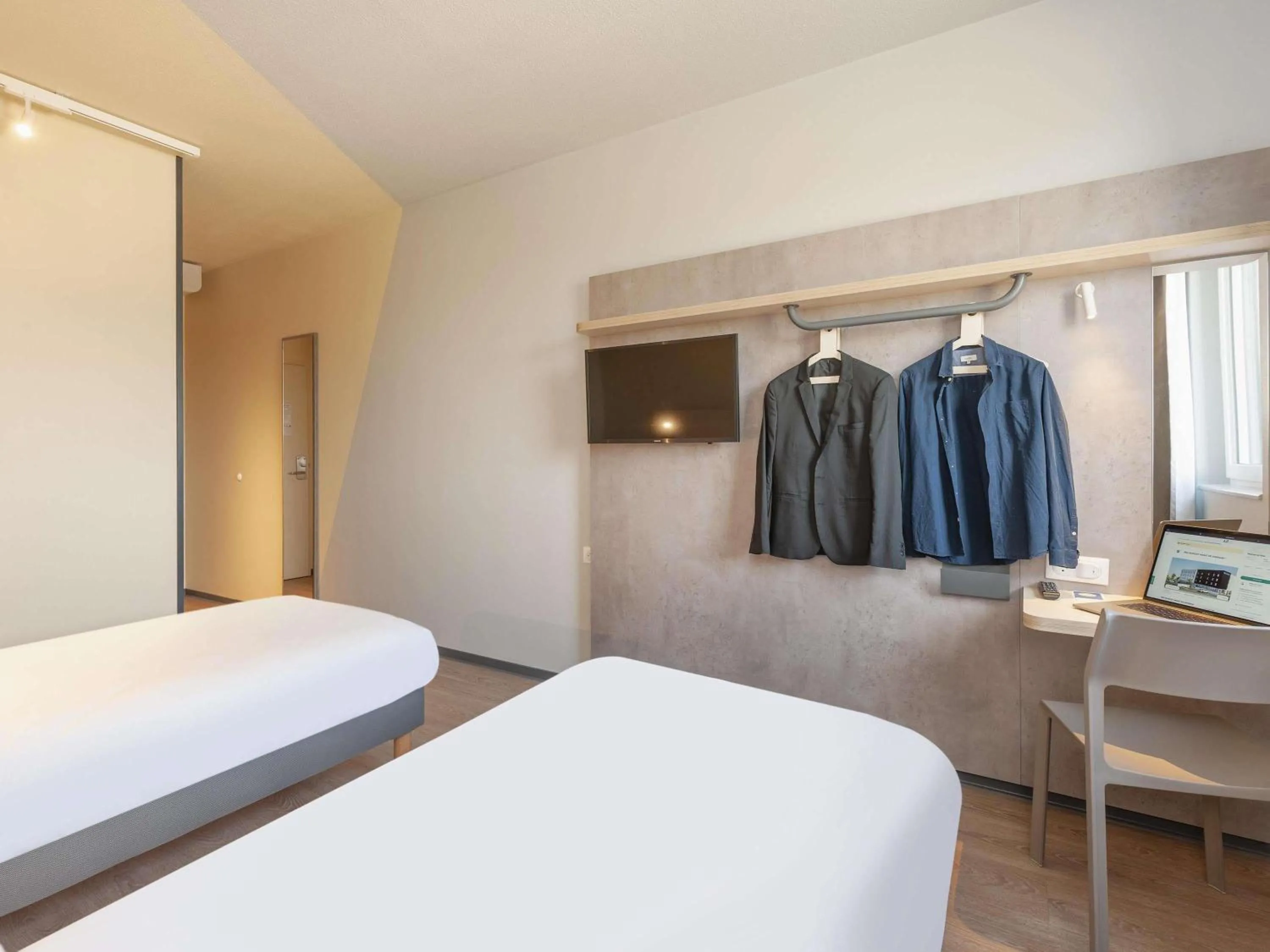 Bedroom, Bed in Ibis Budget Mont De Marsan