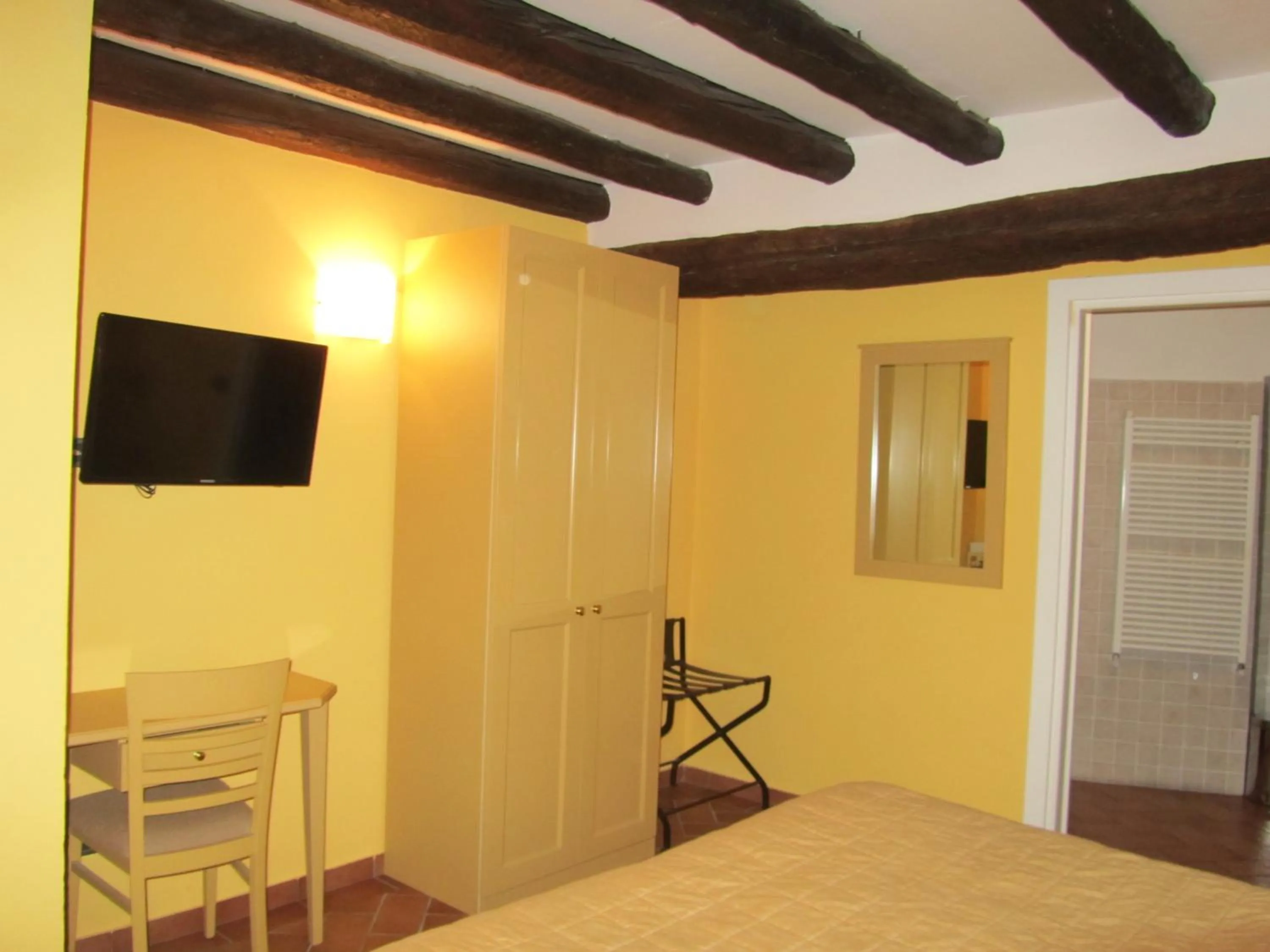 Bed in Hotel Borgovico