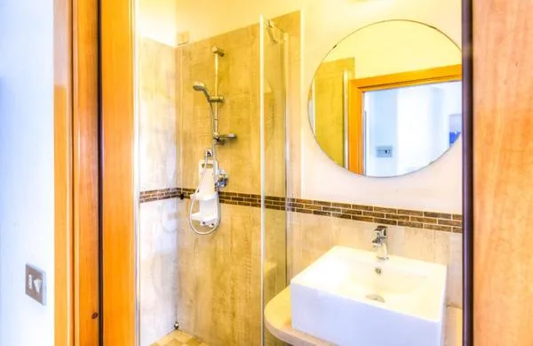 Shower in Hotel Vela Velo Club Vieste