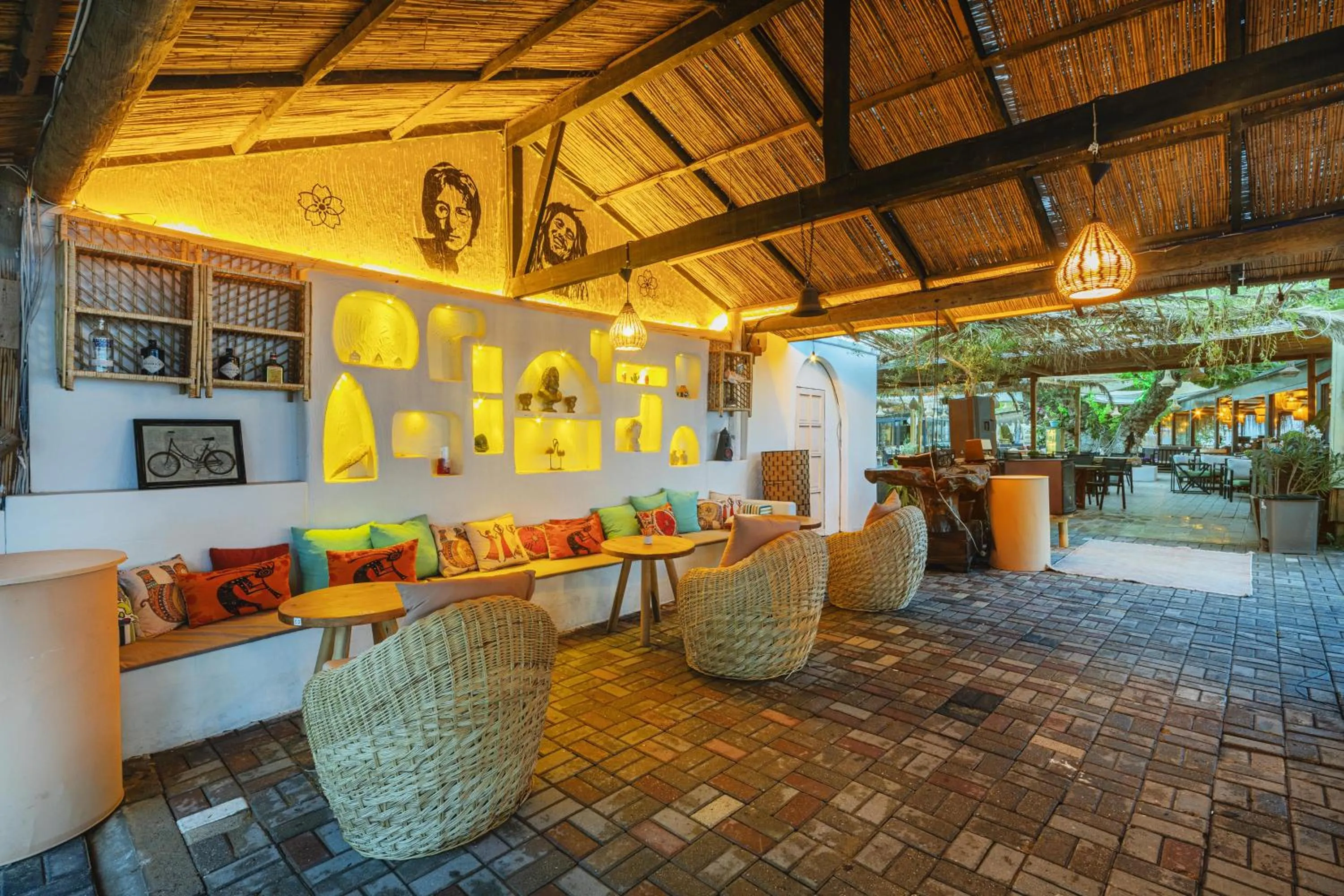 Restaurant/places to eat in KİRAZ BEACH OTEL