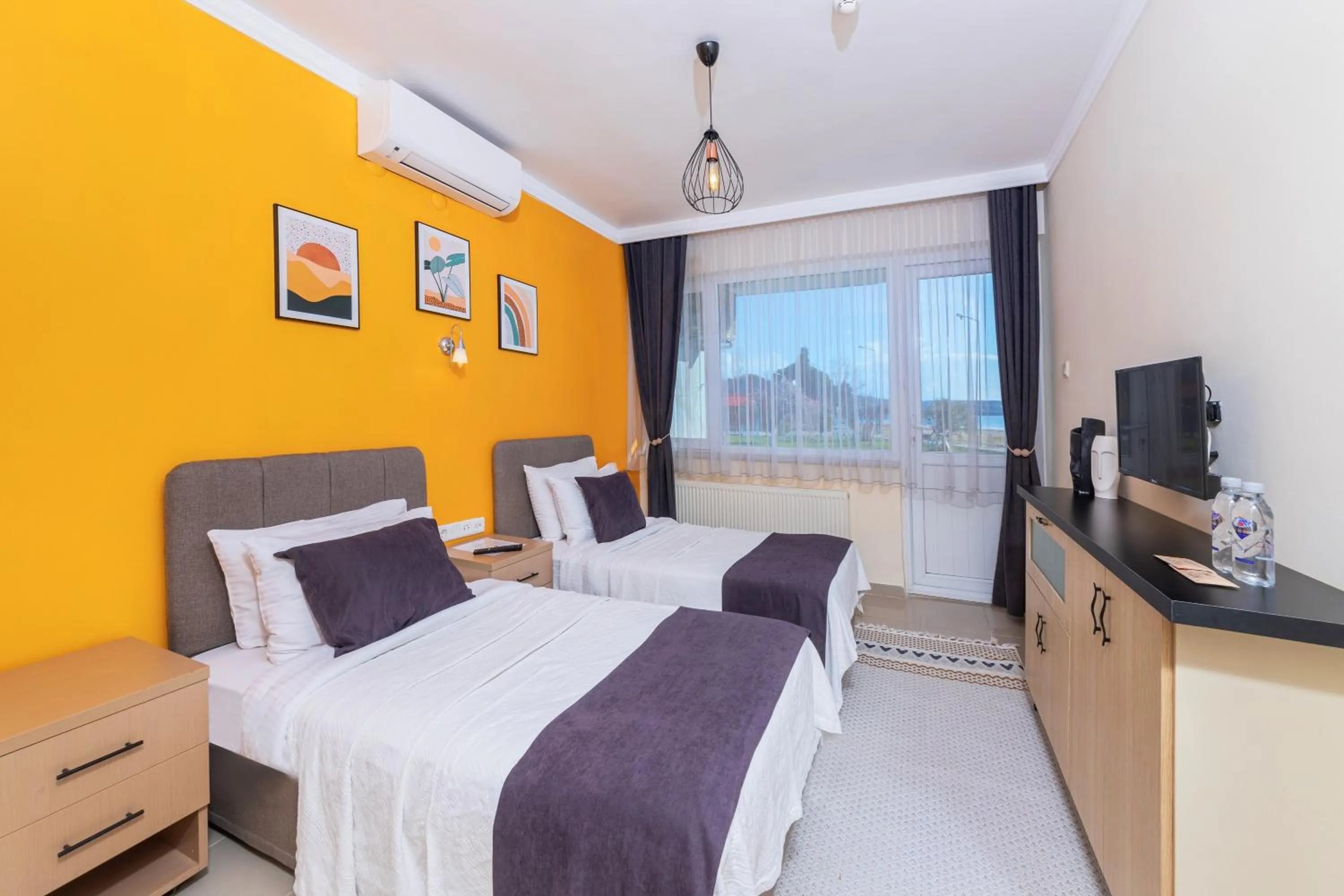 Bedroom, Bed in KİRAZ BEACH OTEL