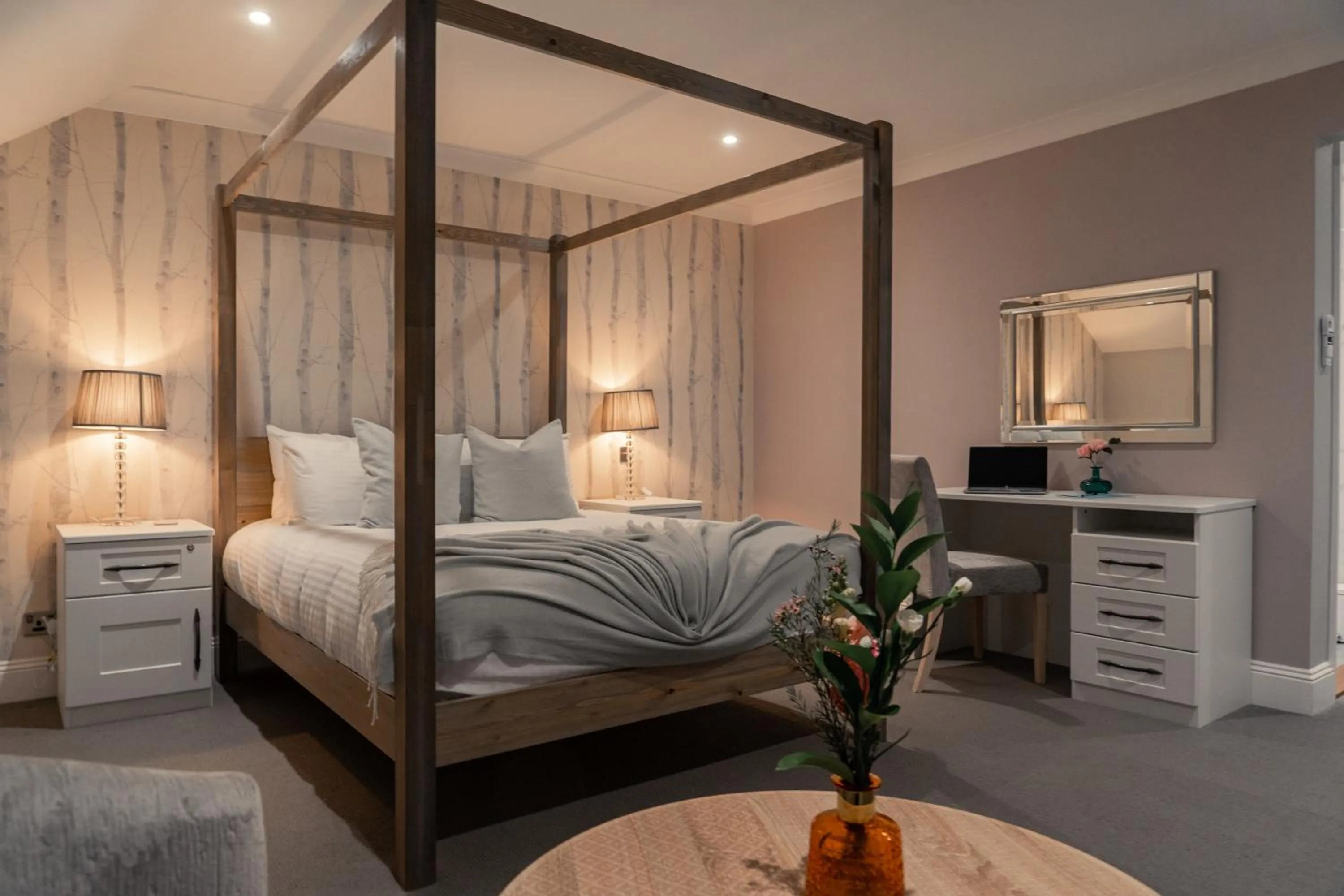 Signature  - (Contemporary 4 poster bed, coffee machine, fridge) in Le Pommier