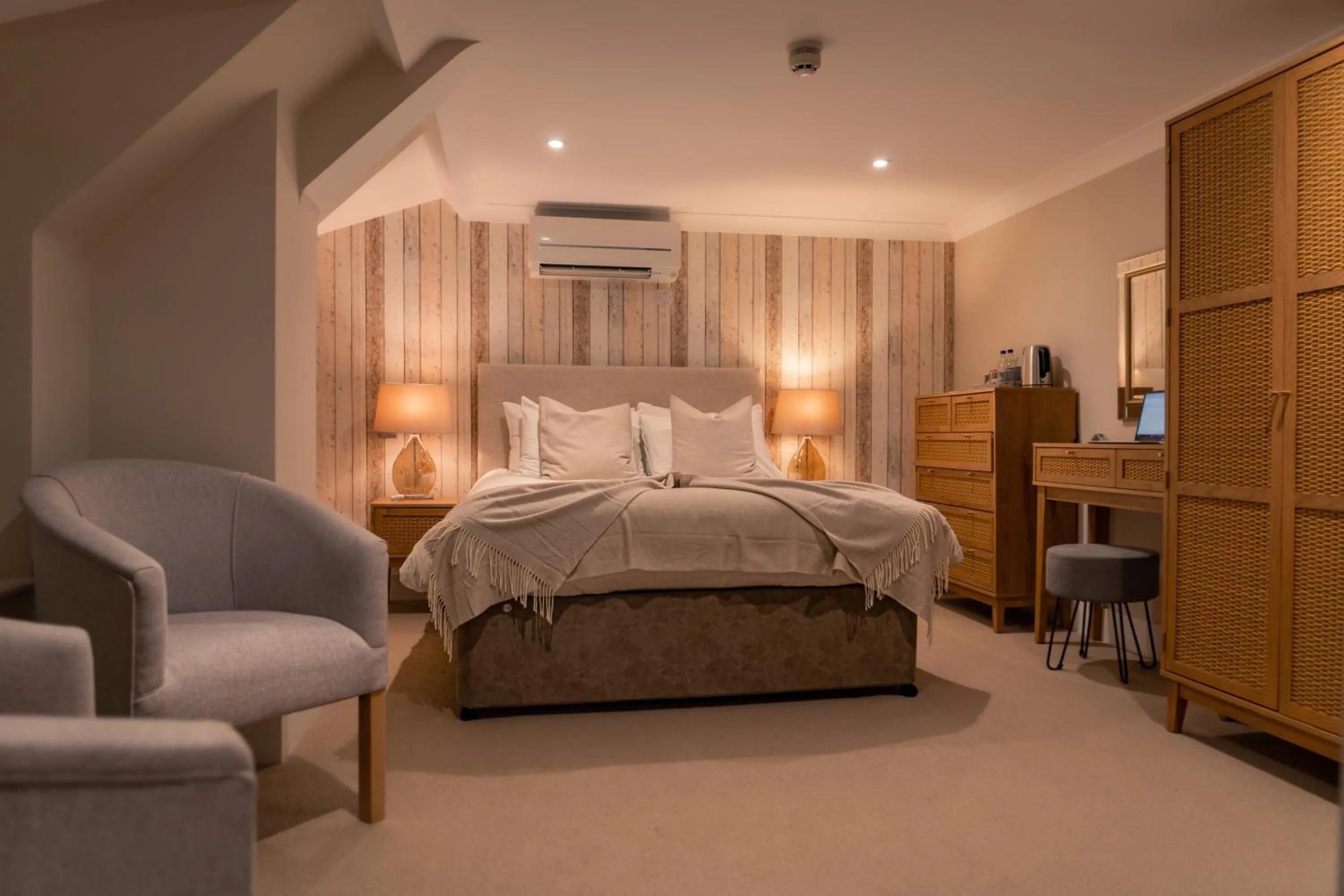 Bedroom, Bed in Le Pommier