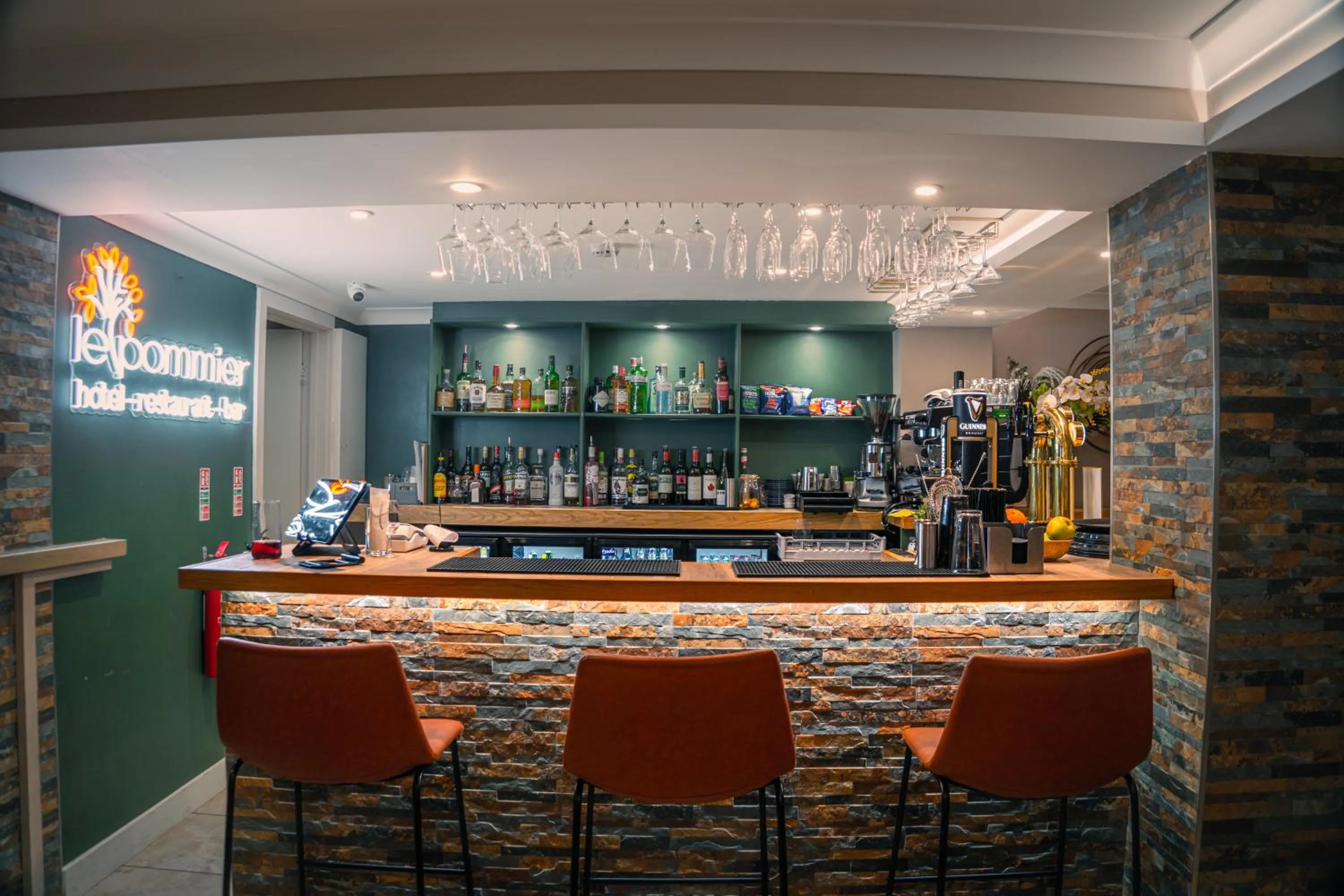 Lounge or bar in Le Pommier