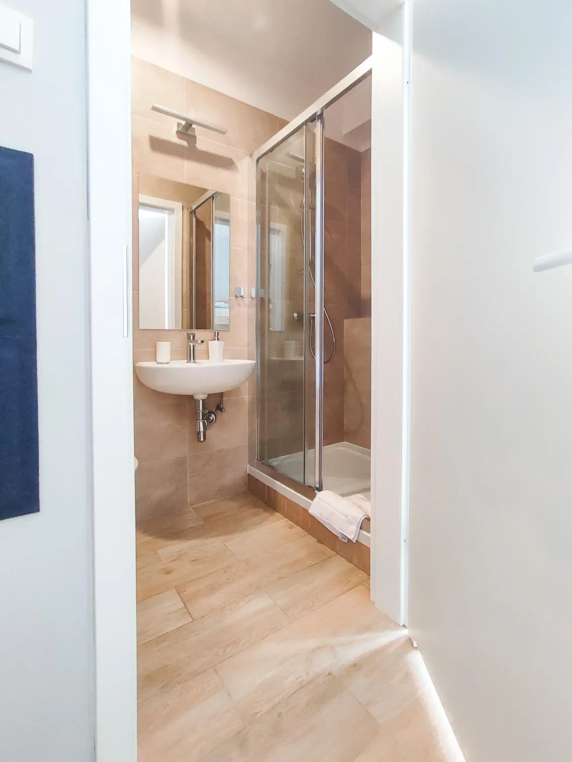 Shower in Apart Hostel S8