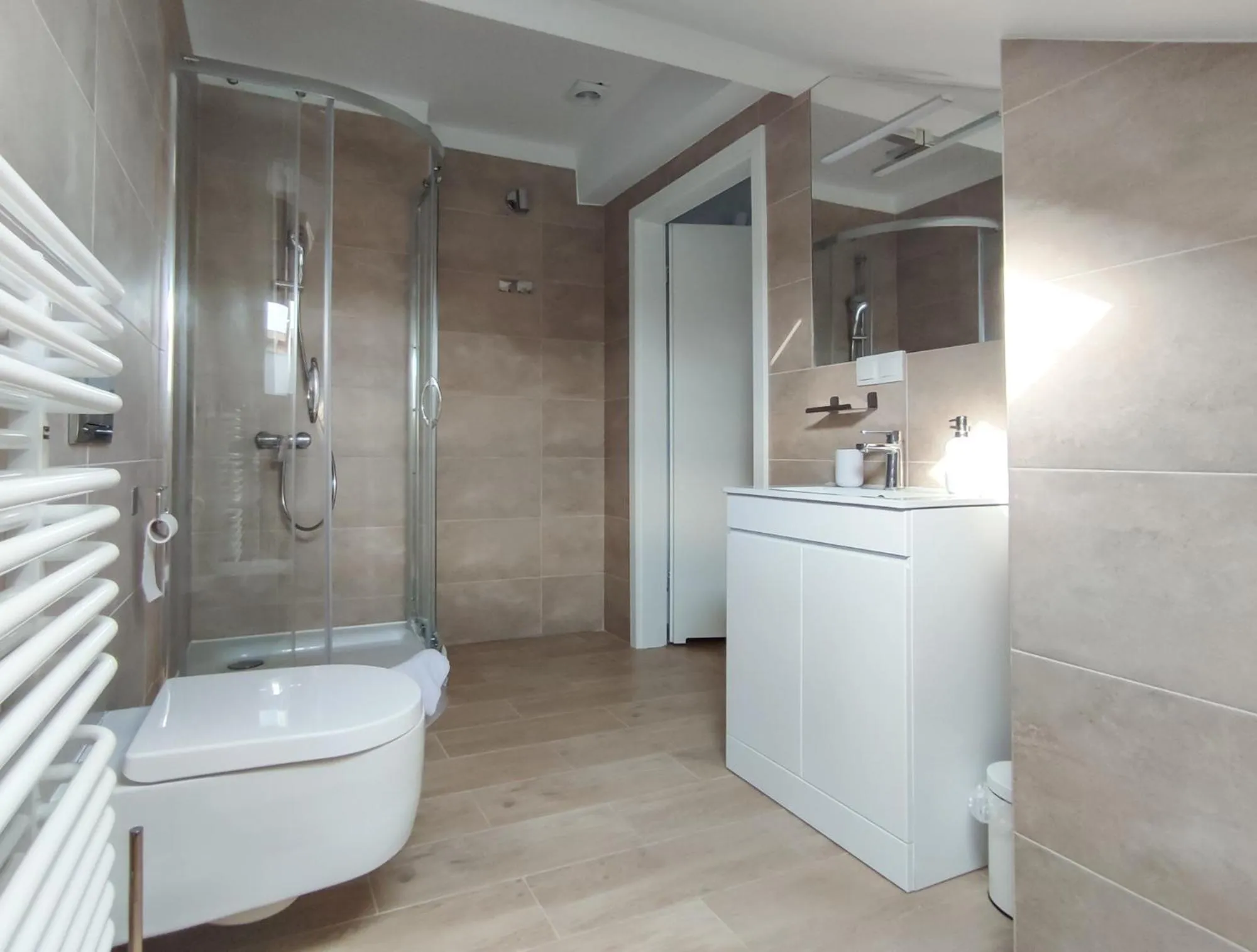 Shower in Apart Hostel S8