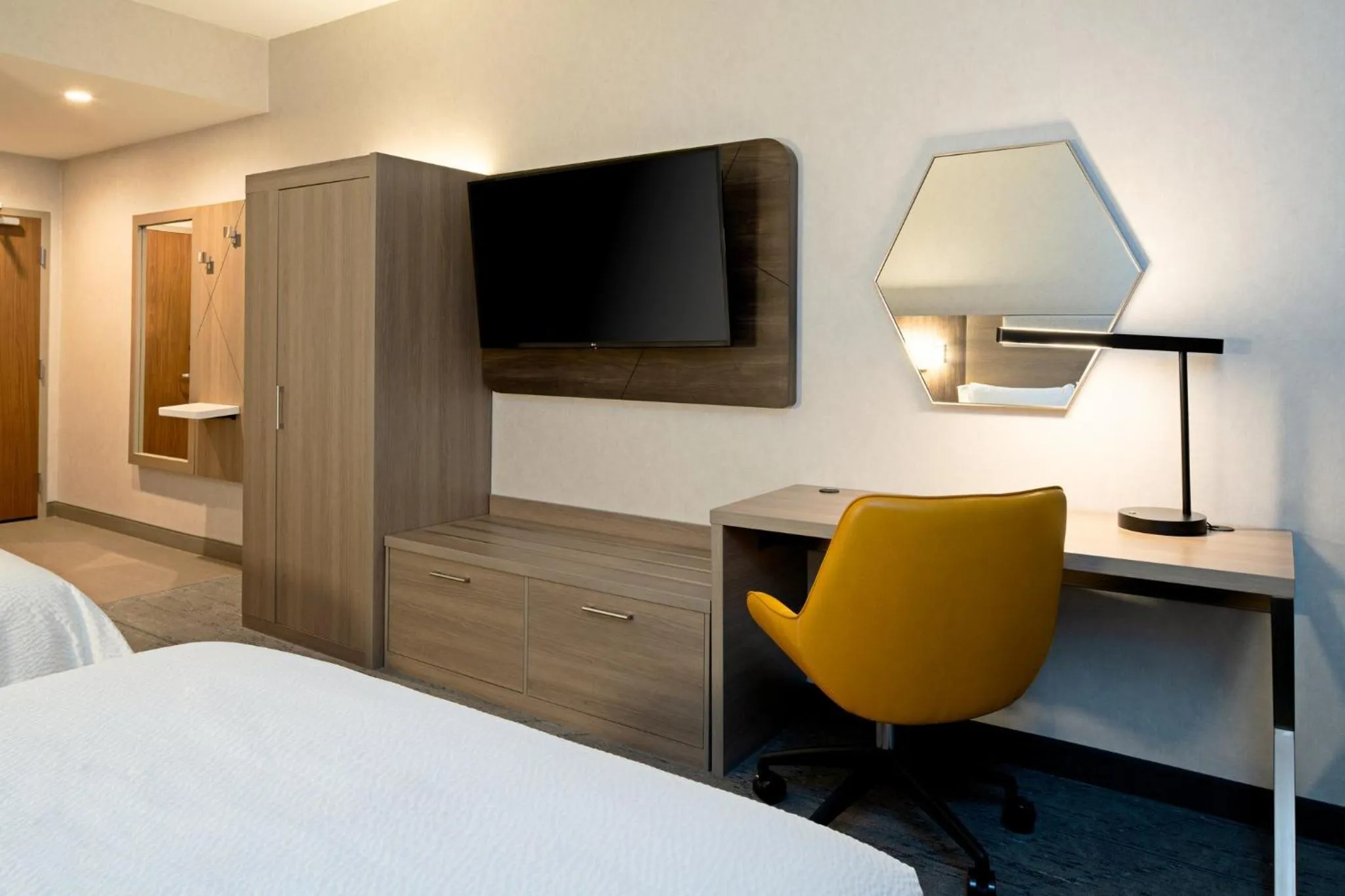 Photo of the whole room, Bed in Holiday Inn Express & Suites - Hollister by IHG