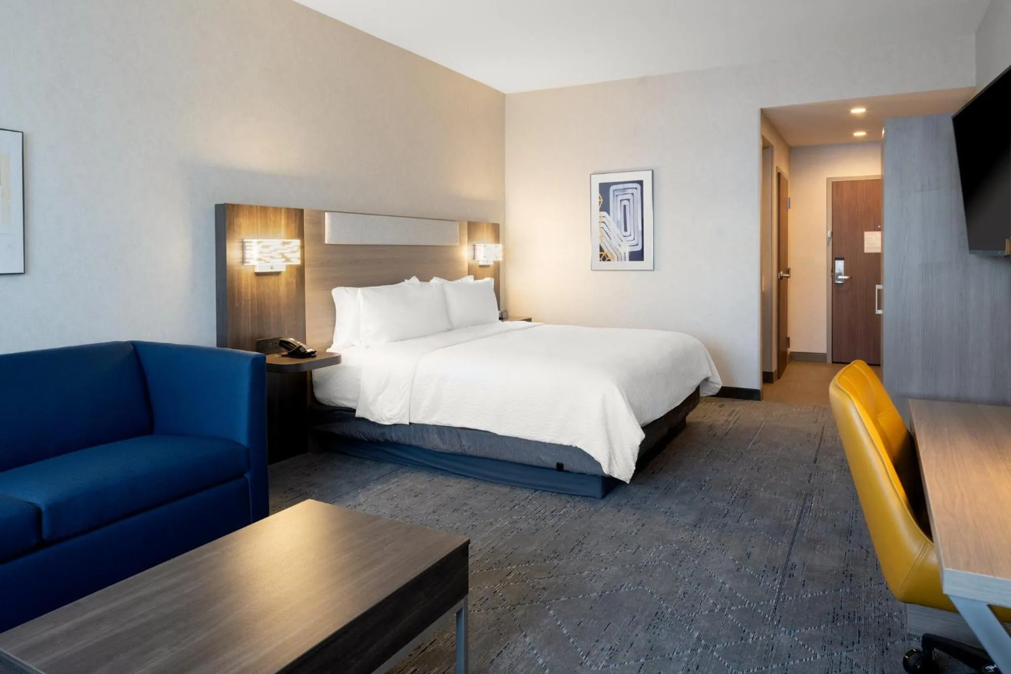 Bedroom, Bed in Holiday Inn Express & Suites - Hollister by IHG