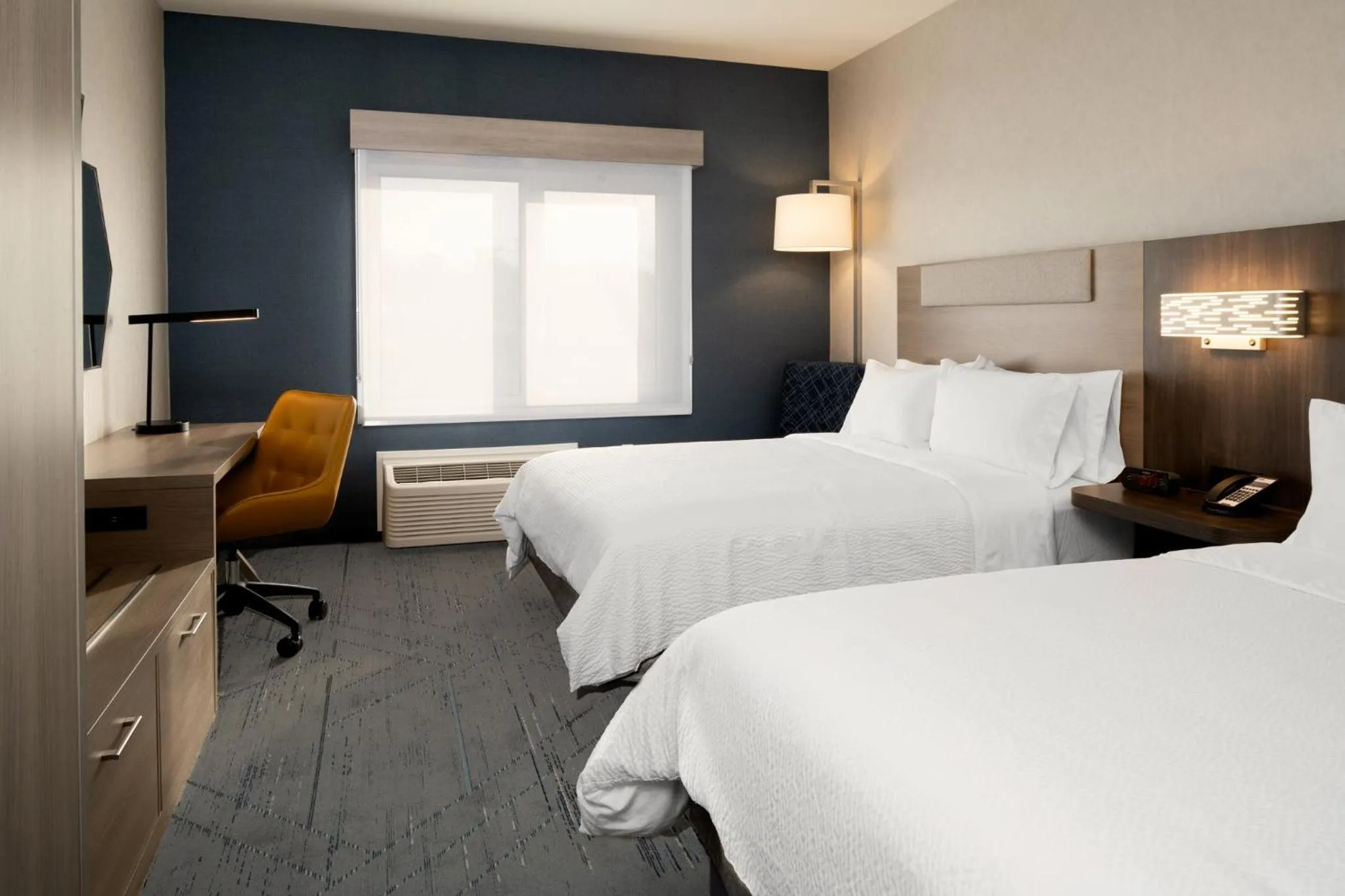 Photo of the whole room, Bed in Holiday Inn Express & Suites - Hollister by IHG