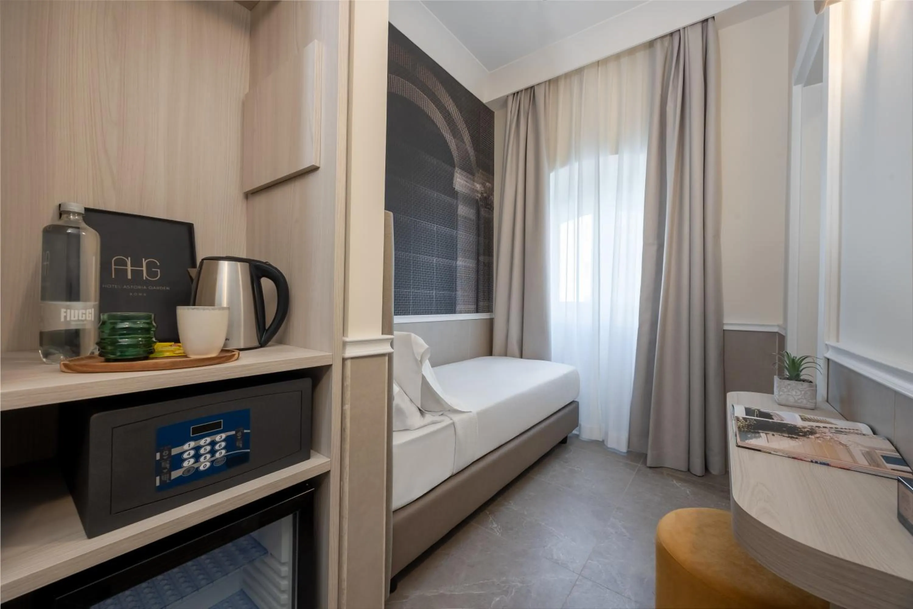 Bedroom, Bed in Hotel Astoria Garden