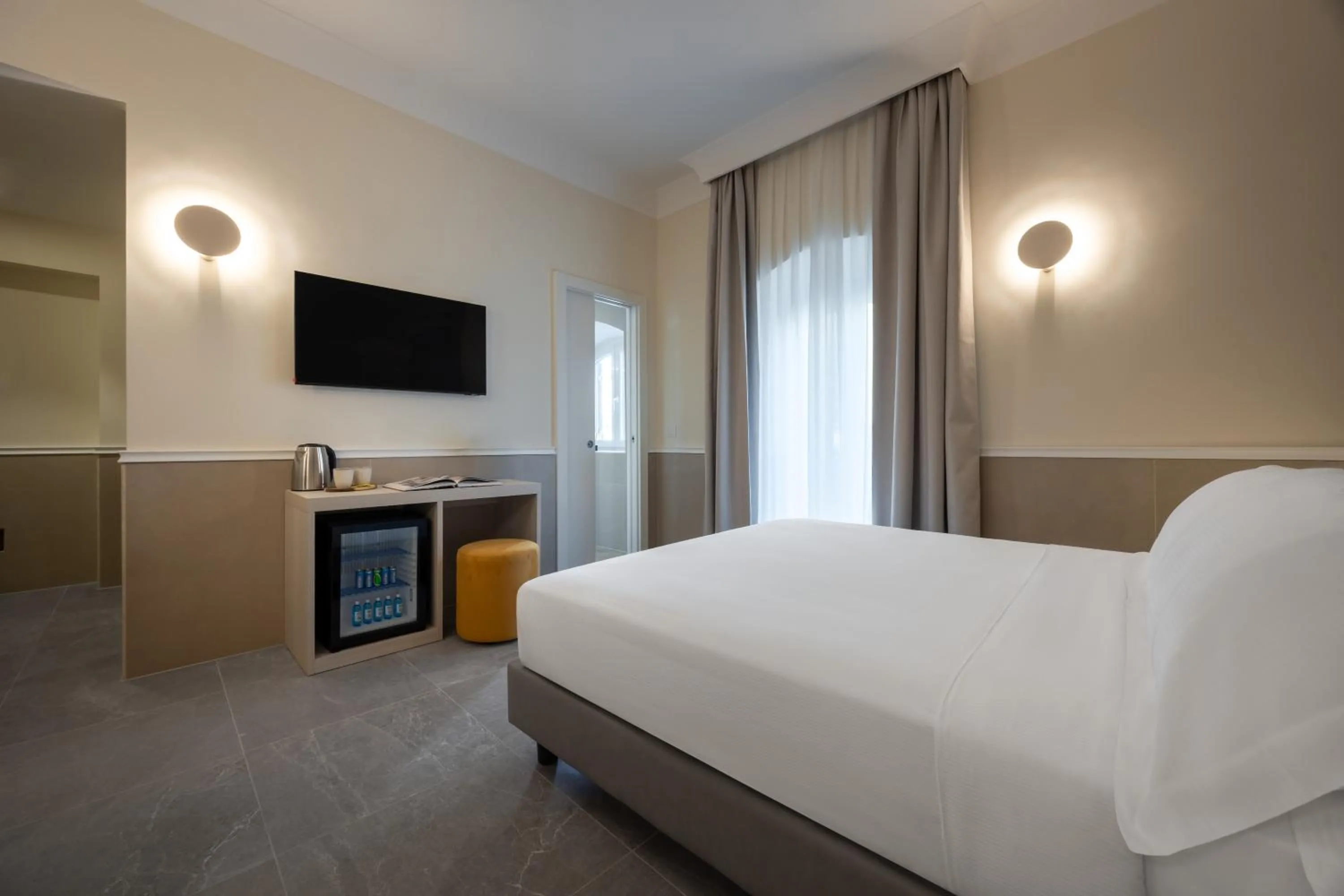 Bedroom, Bed in Hotel Astoria Garden