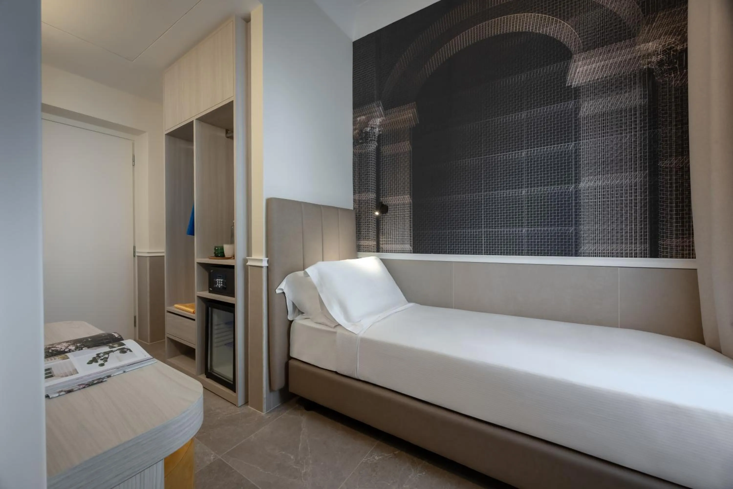 Bedroom, Bed in Hotel Astoria Garden