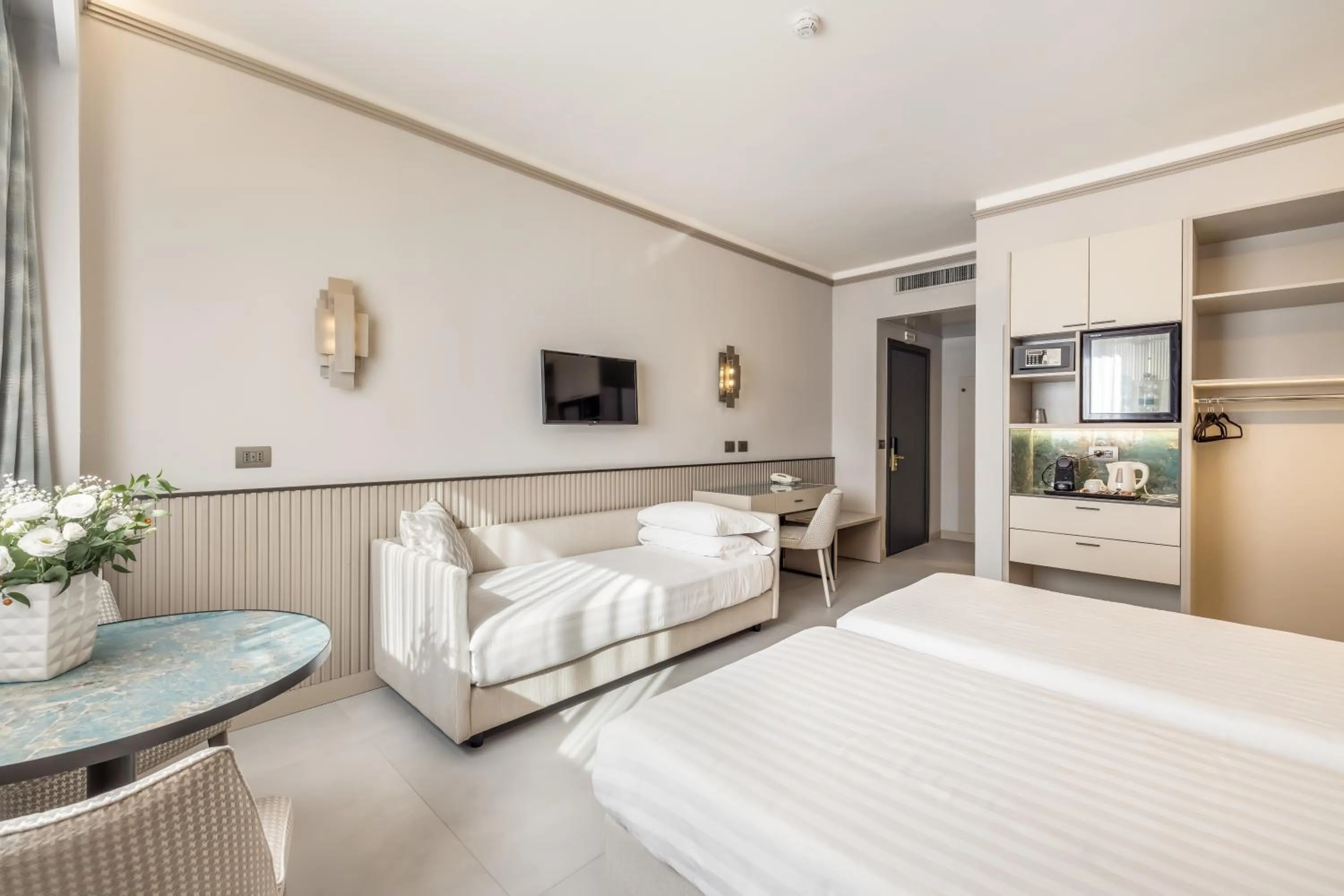 Bedroom, Bed in Abacus Hotel