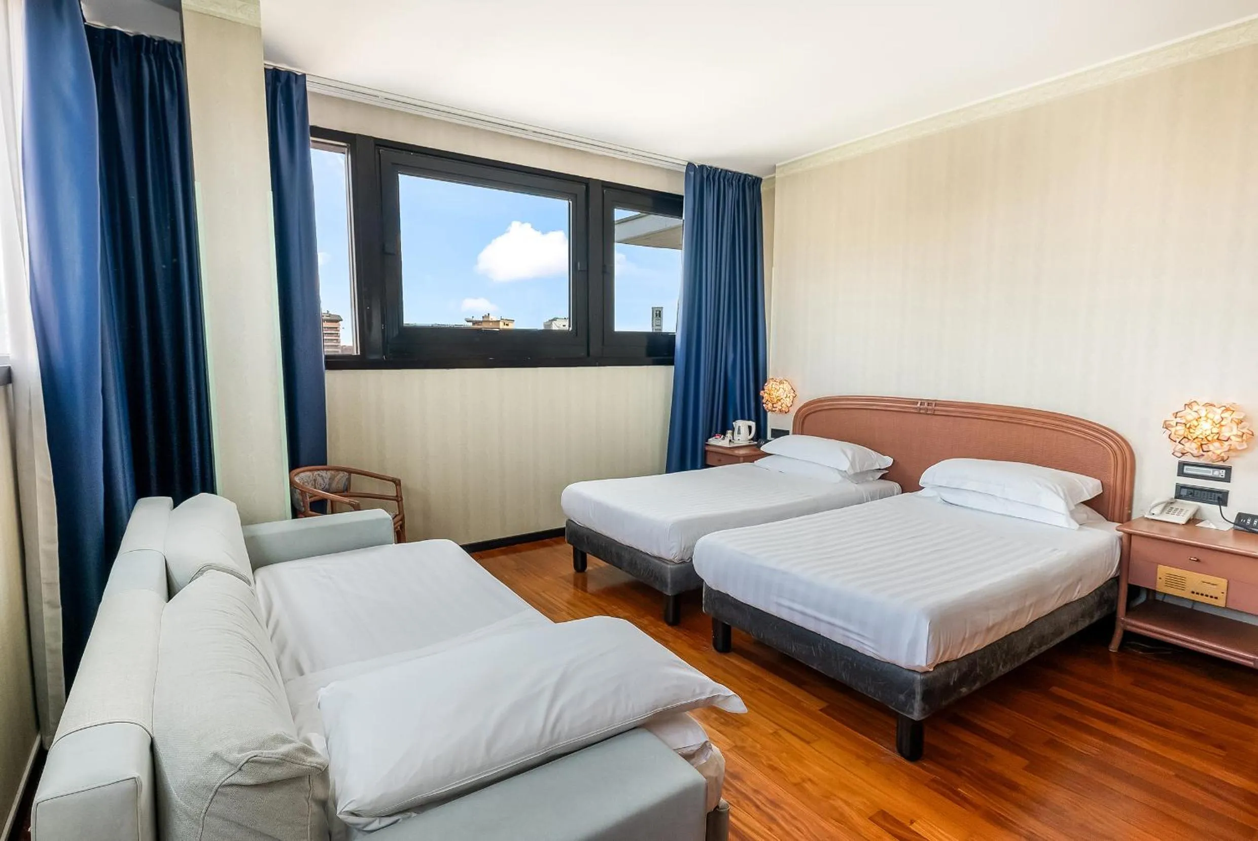 Bedroom, Bed in Abacus Hotel