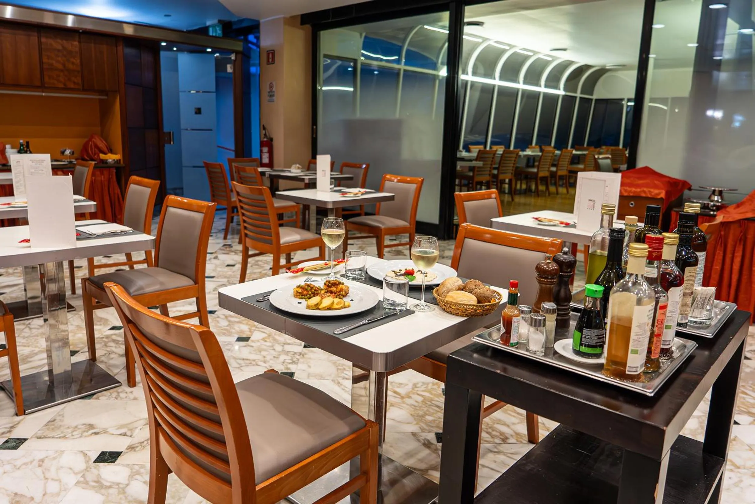 Restaurant/places to eat in Abacus Hotel