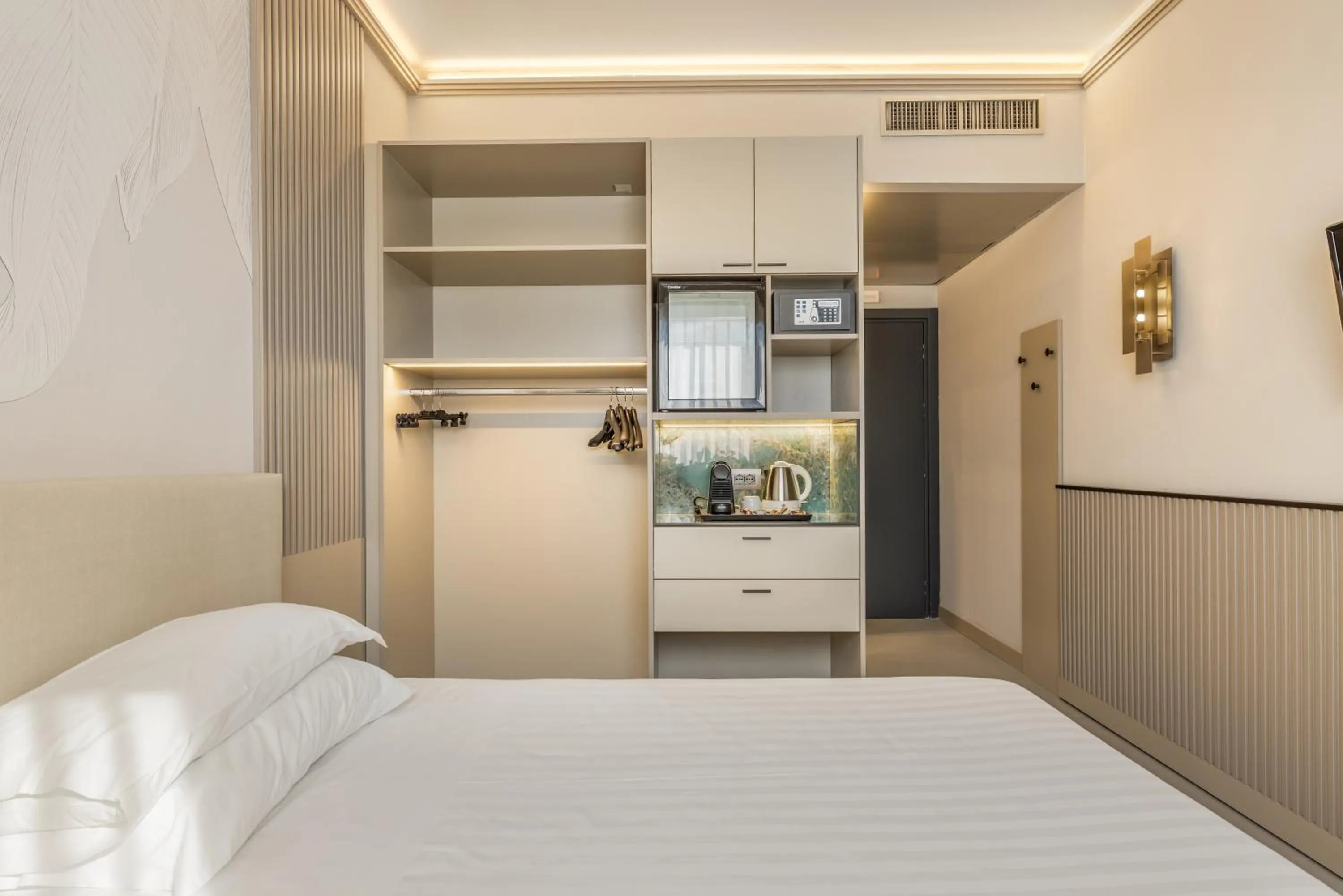 Bedroom, Bed in Abacus Hotel